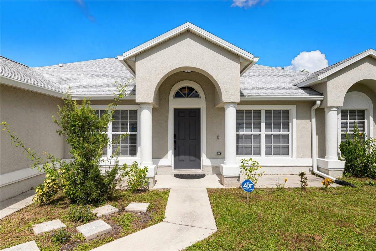 Property Photo:  241 SW Starfish Avenue  FL 34984 