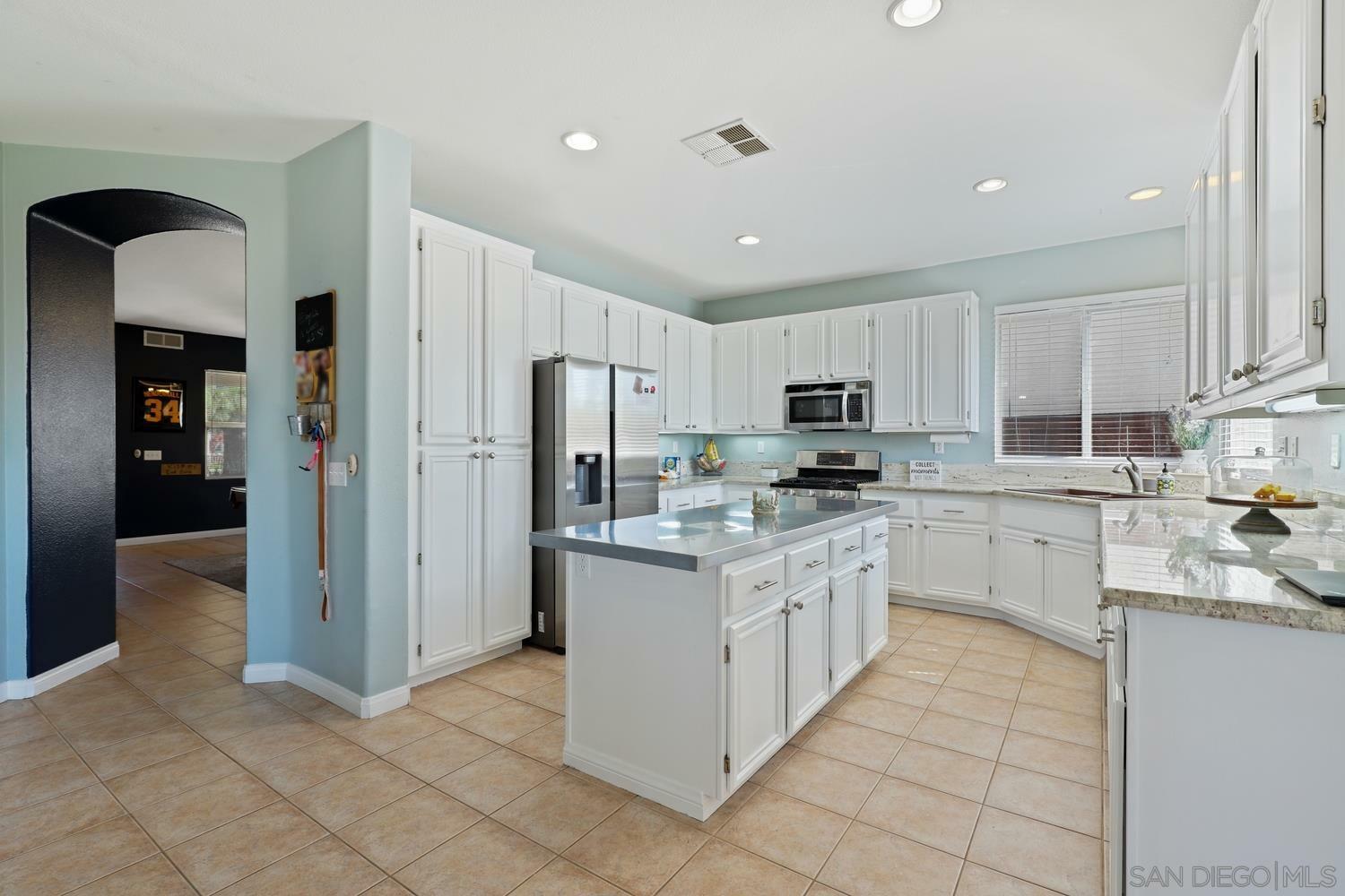 Property Photo:  4990 El Mirlo Dr  CA 92057 