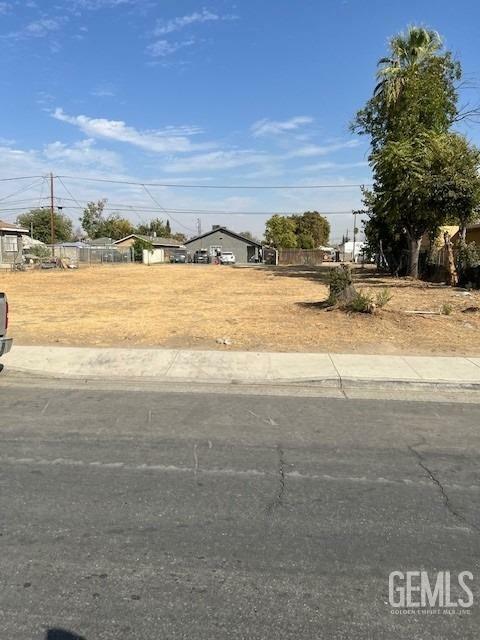 Property Photo:  315 S Owens Street  CA 93307 