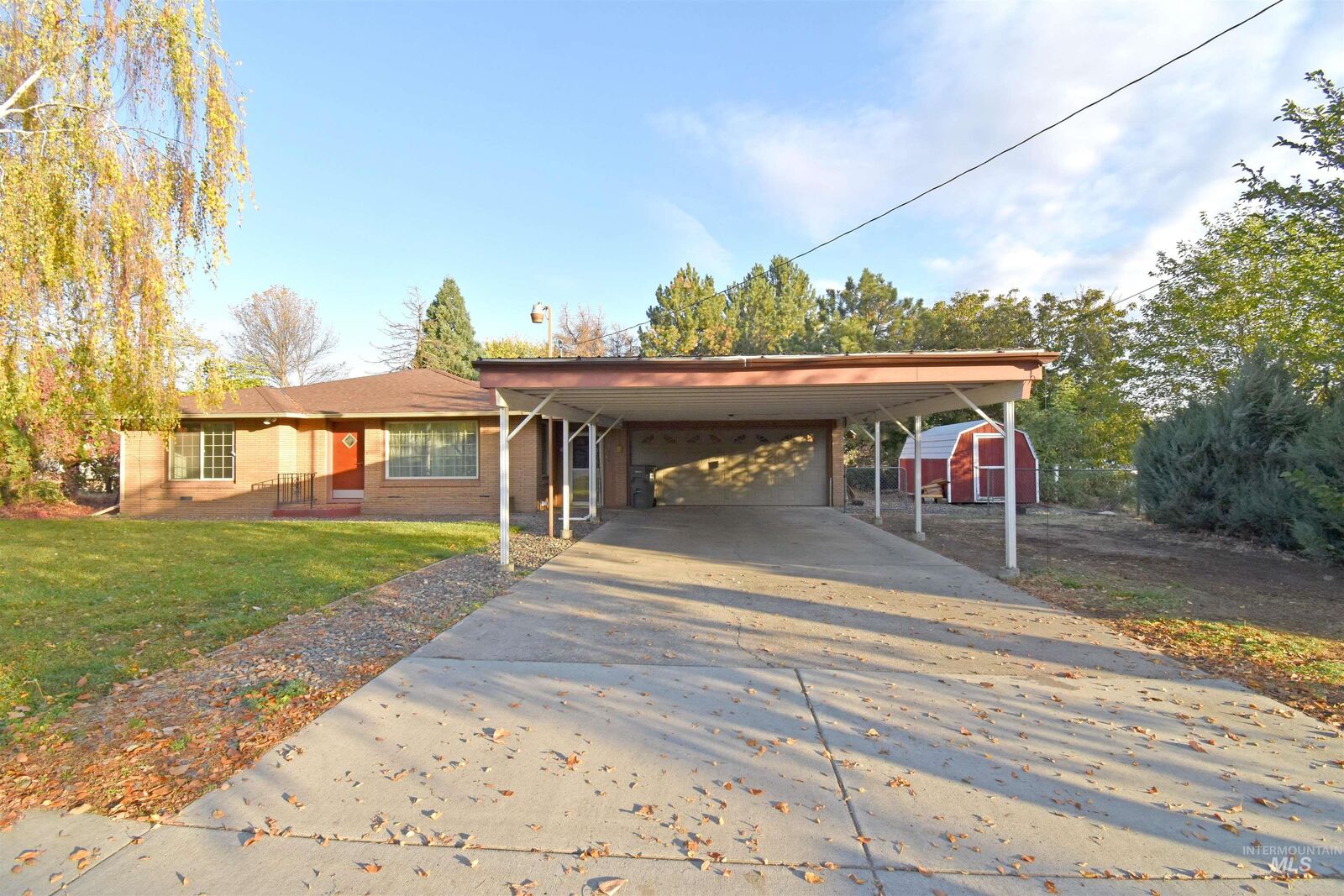 Property Photo: 1404 Highland Avenue WA 99403