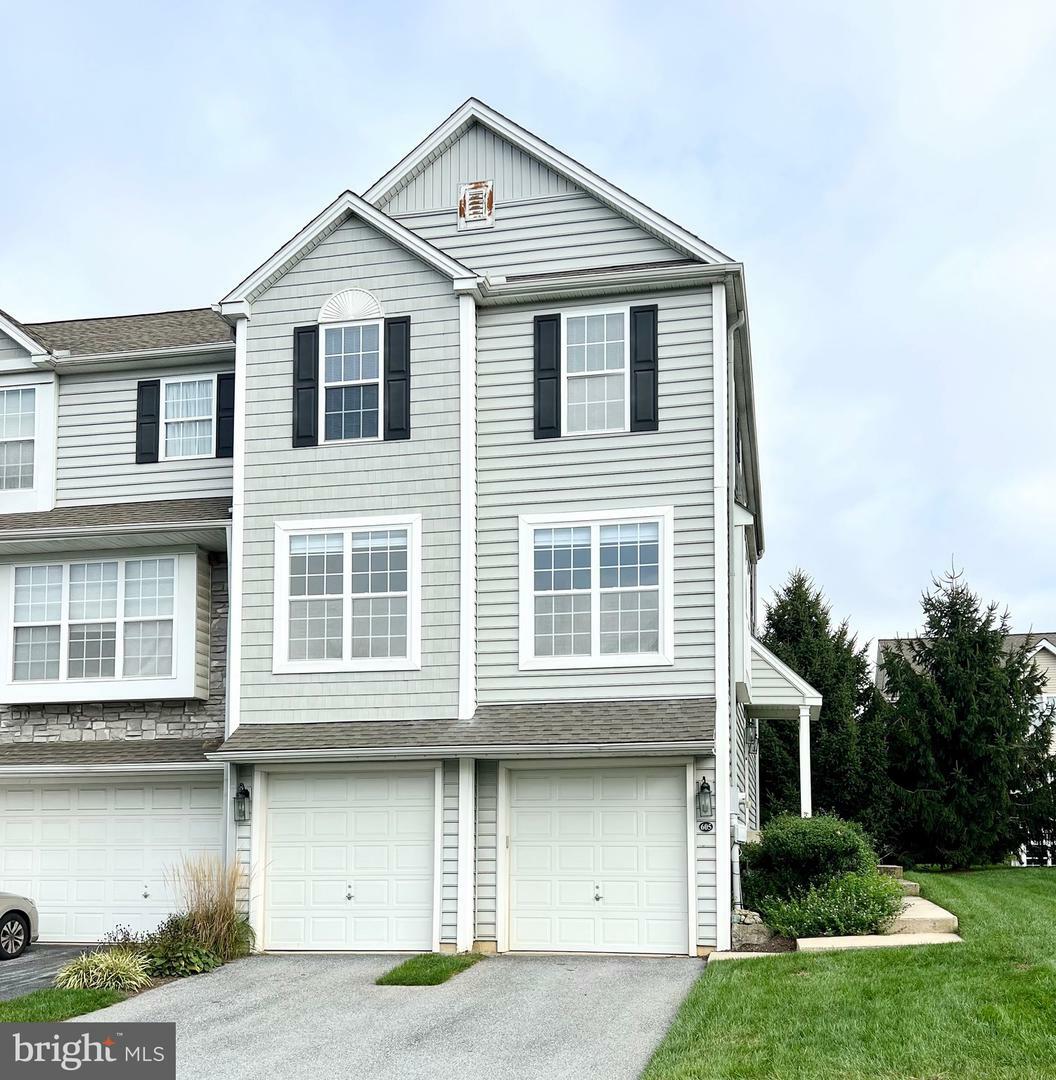 Property Photo:  605 Heather Way  PA 19543 