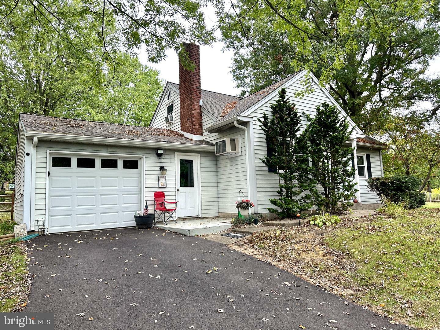 Property Photo:  195 Eyre Avenue  PA 18960 