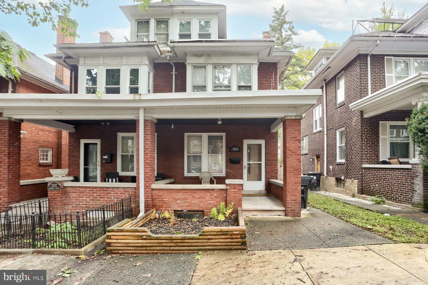 Property Photo:  2024 Chestnut Street  PA 17104 