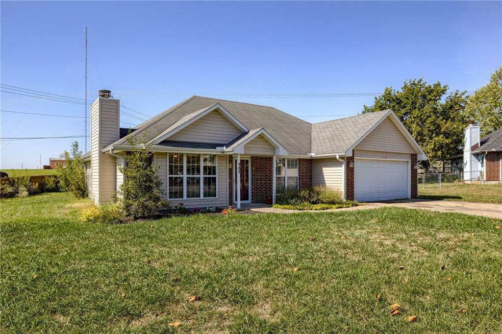 Property Photo:  902 Coventry Court  MO 64093 