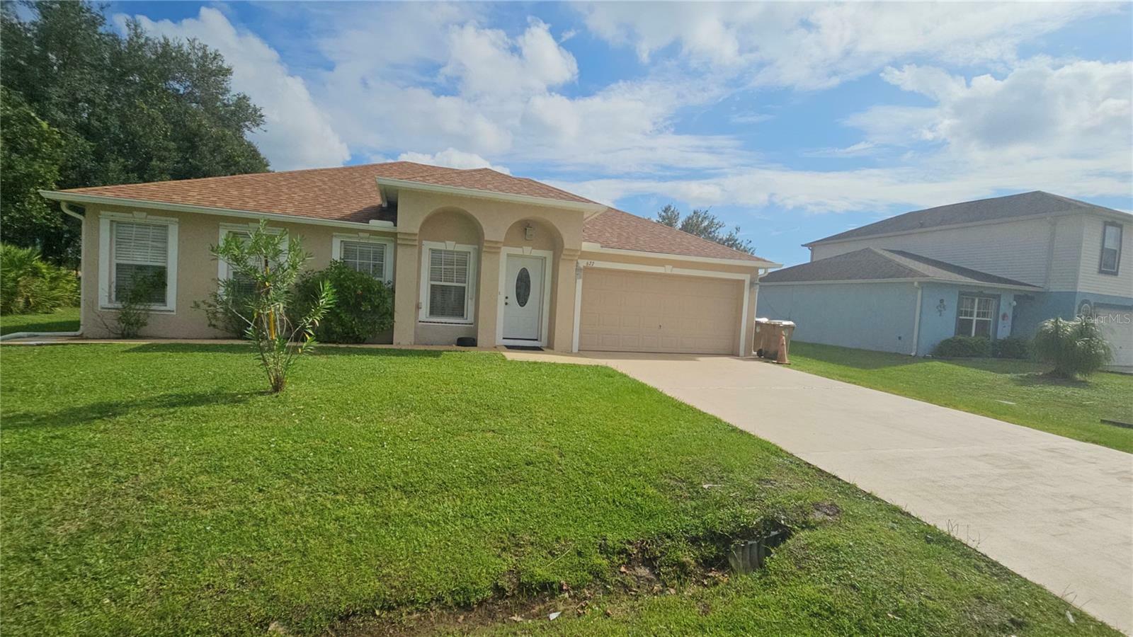 Property Photo:  627 N Delmonte Court  FL 34758 