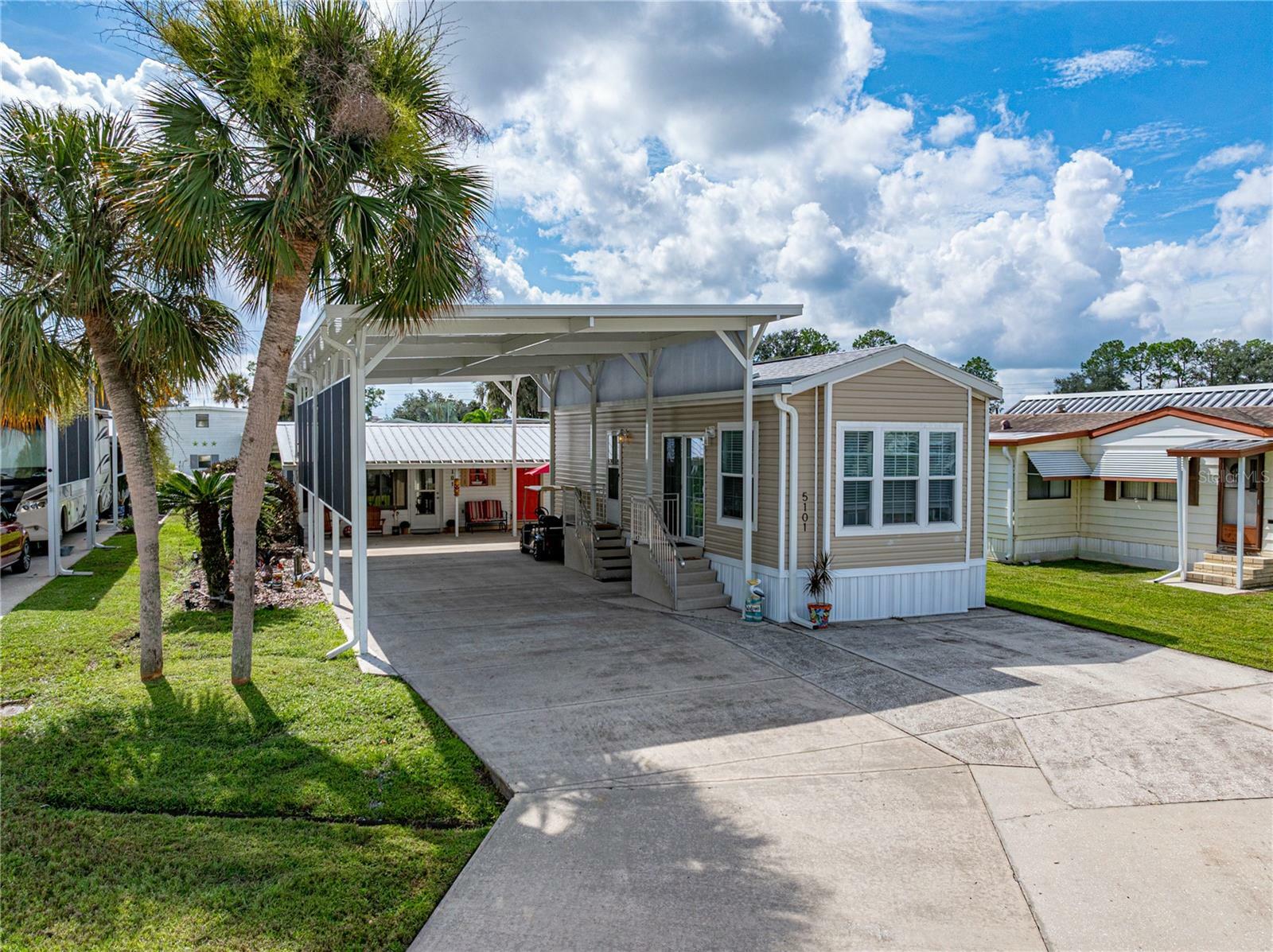 Property Photo:  5101 Shore Line Drive  FL 33868 