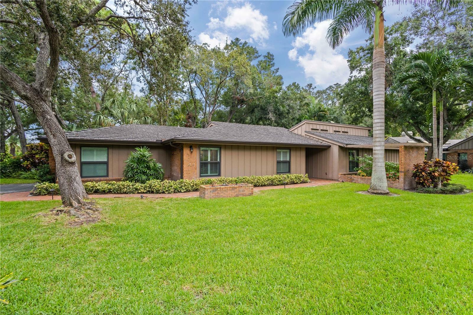 Property Photo:  1307 Willow Oak Circle  FL 34209 