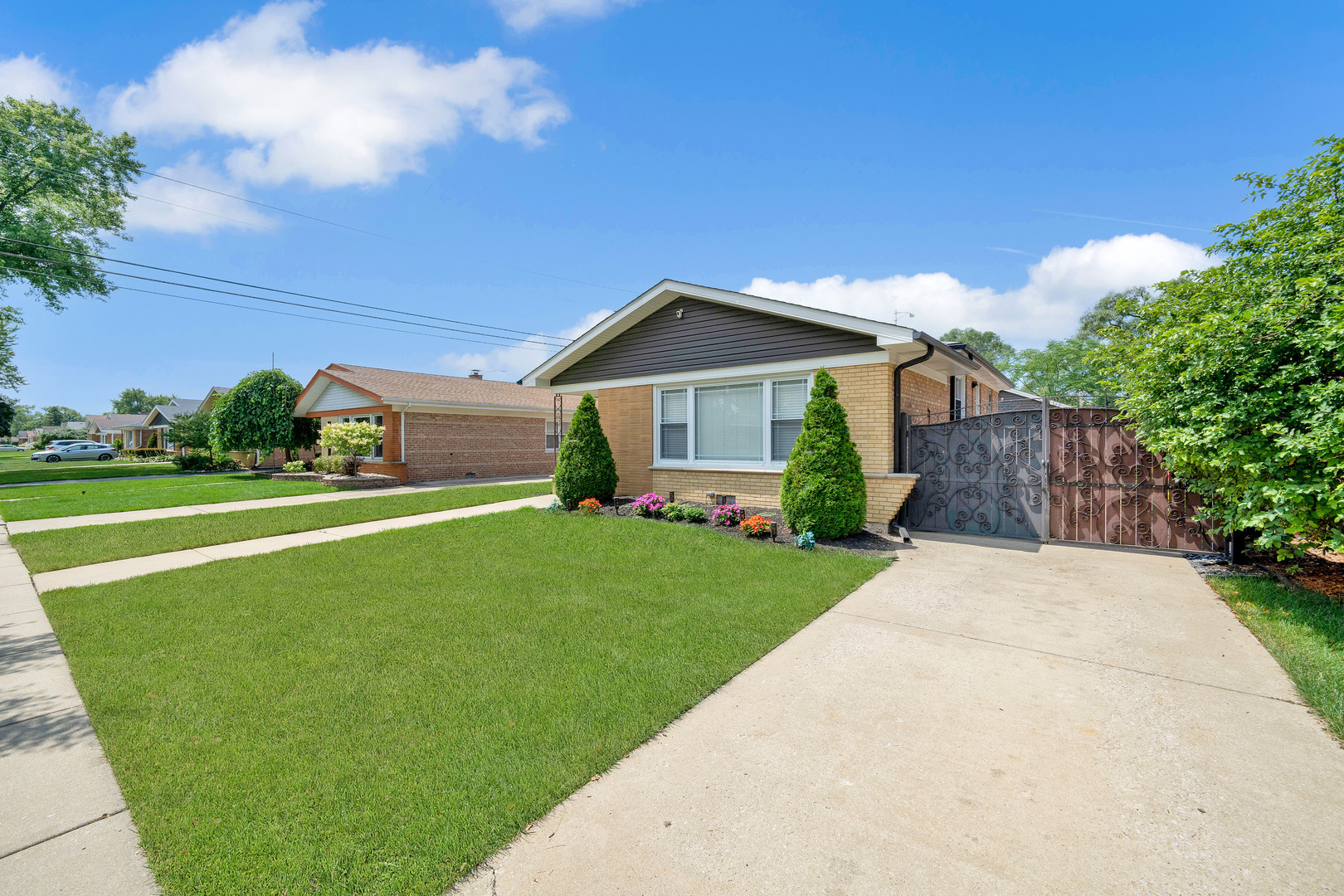 Property Photo:  9928 Maple Avenue  IL 60453 