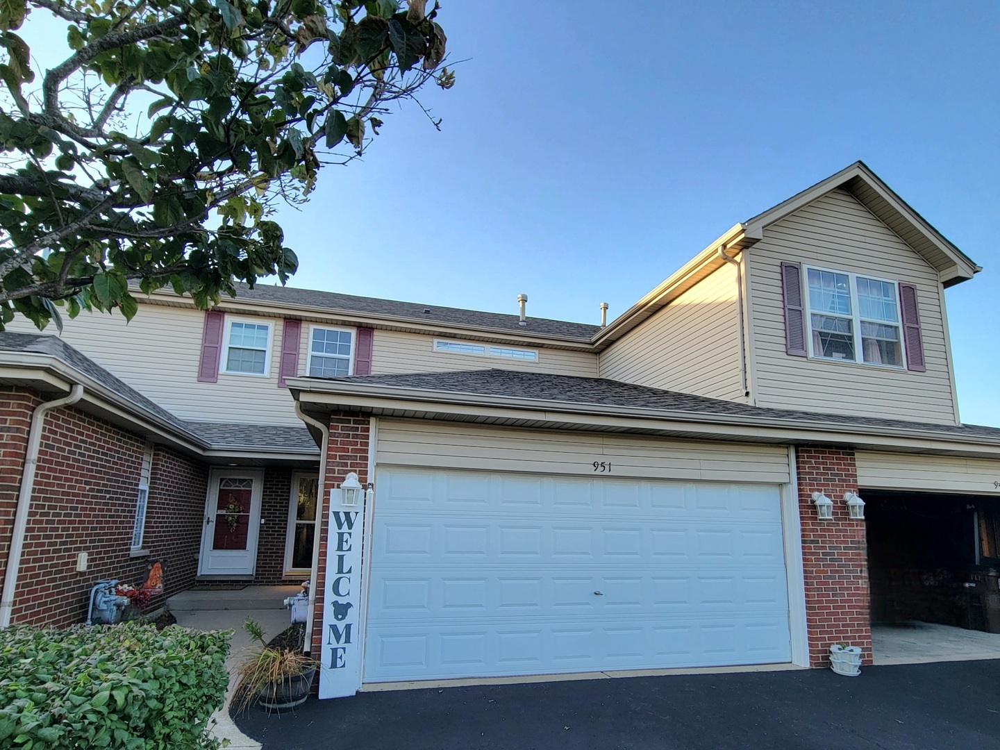 Property Photo:  951 Foxwood Court  IL 60451 