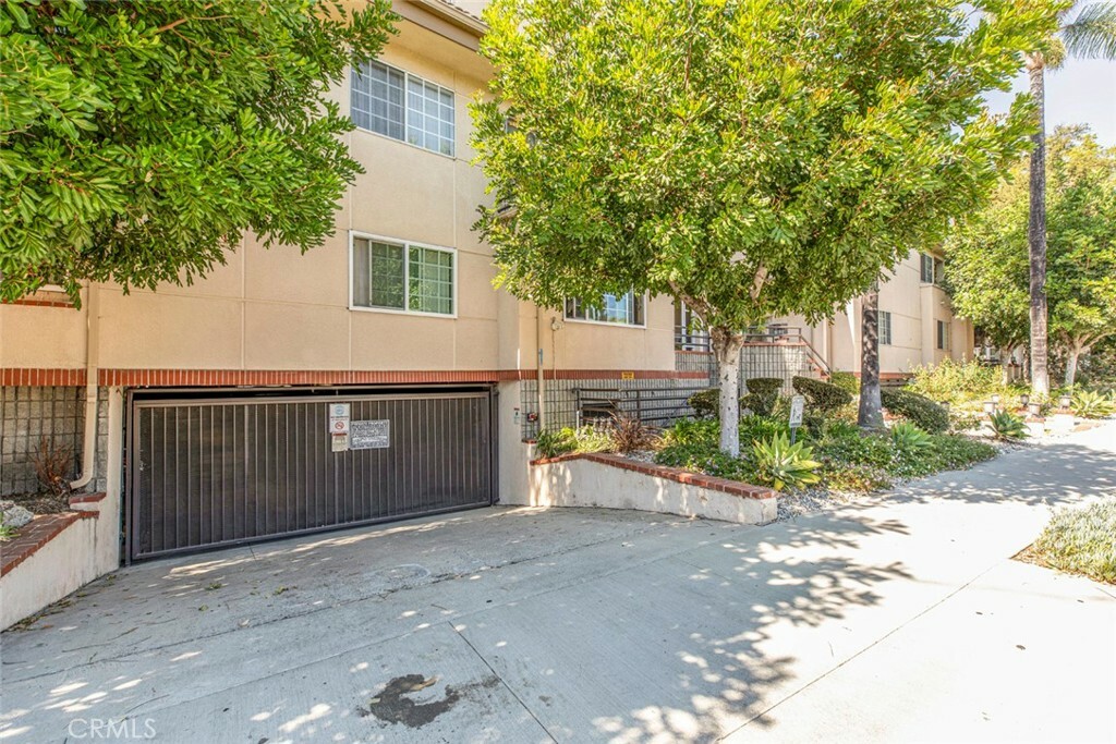 Property Photo:  537 N Adams Street 211  CA 91206 