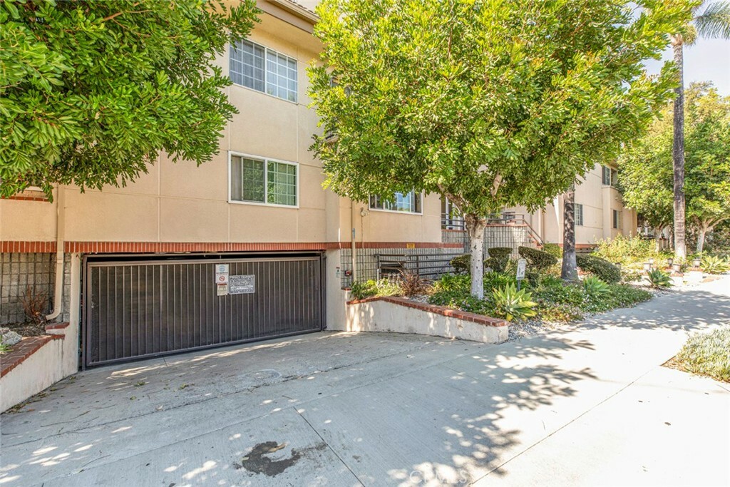 Property Photo:  537 N Adams Street 211  CA 91206 