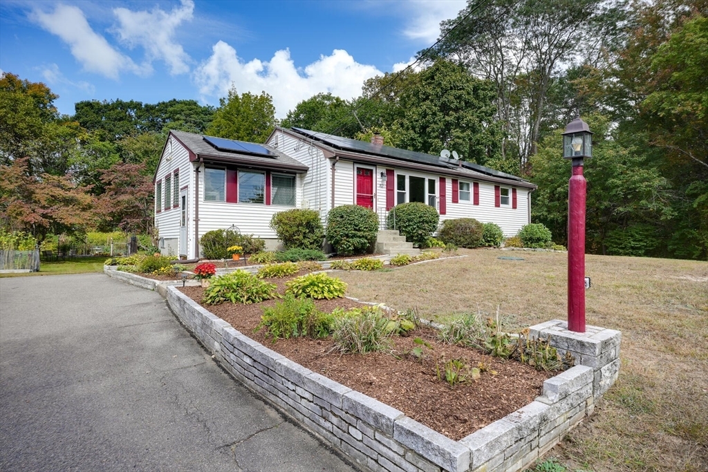 Property Photo:  82 Wedgewood Dr  MA 01746 