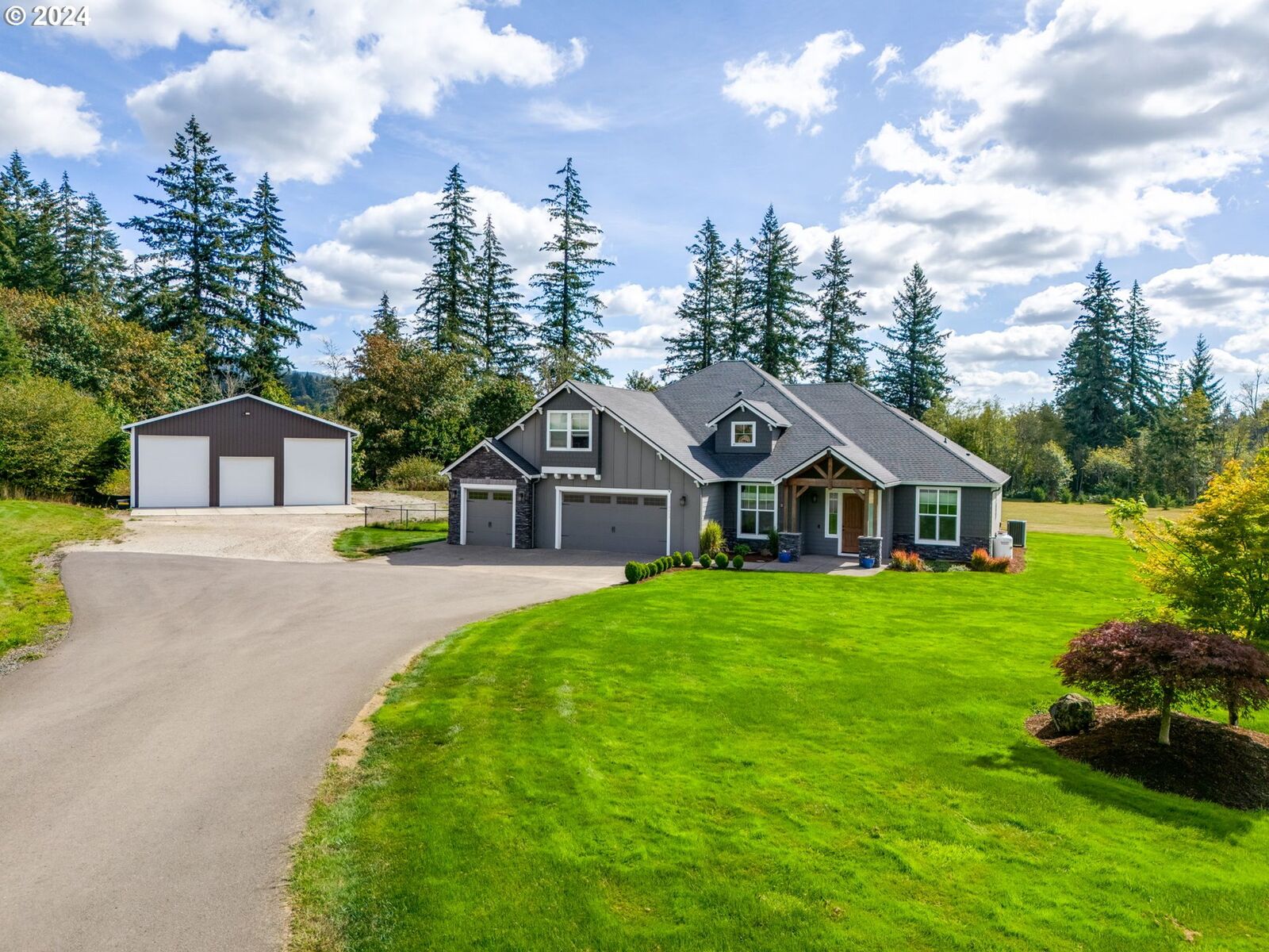 Property Photo:  9009 NE 212th Ave  WA 98682 