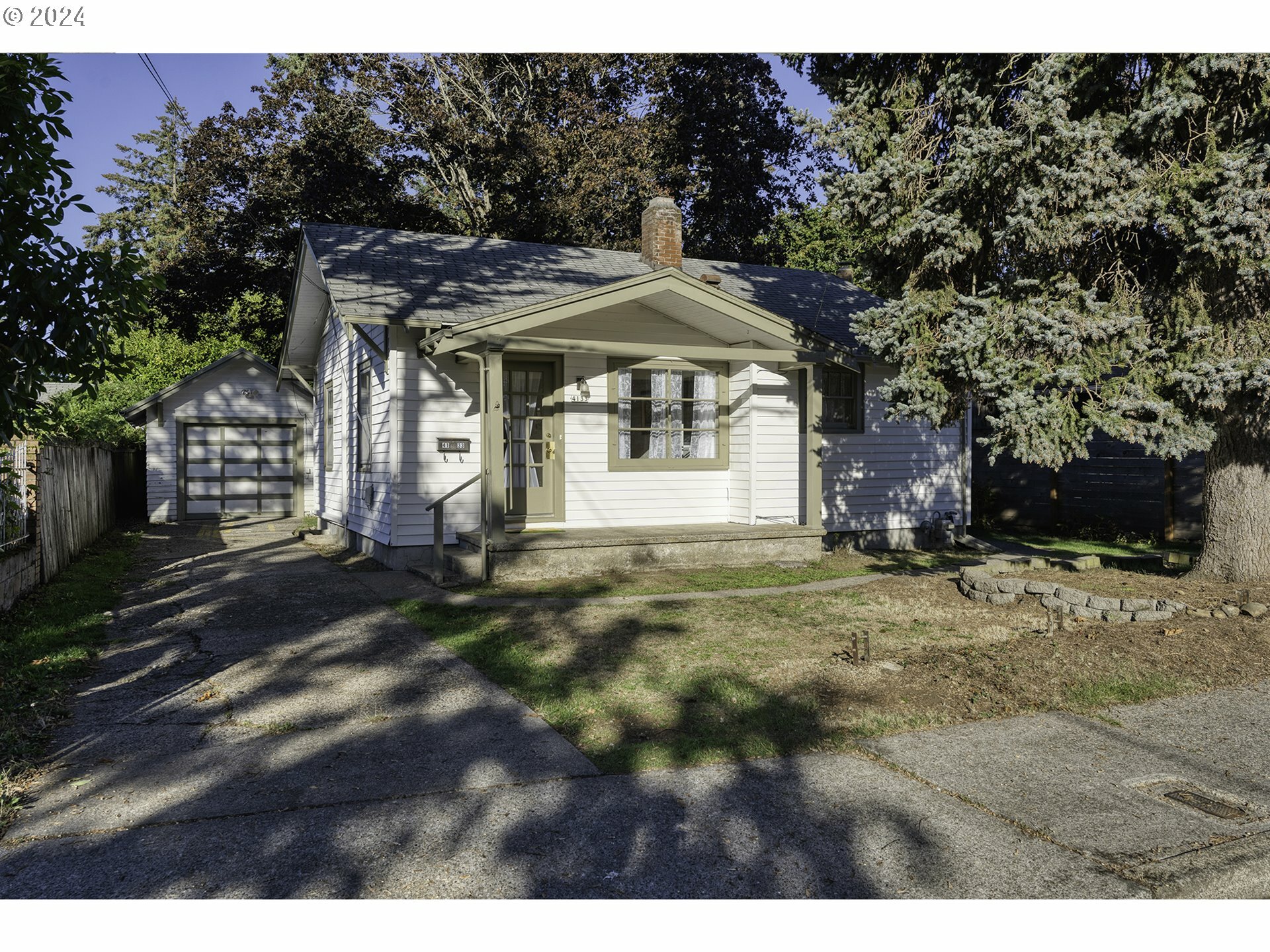 Property Photo:  4133 SE 73rd Ave  OR 97206 