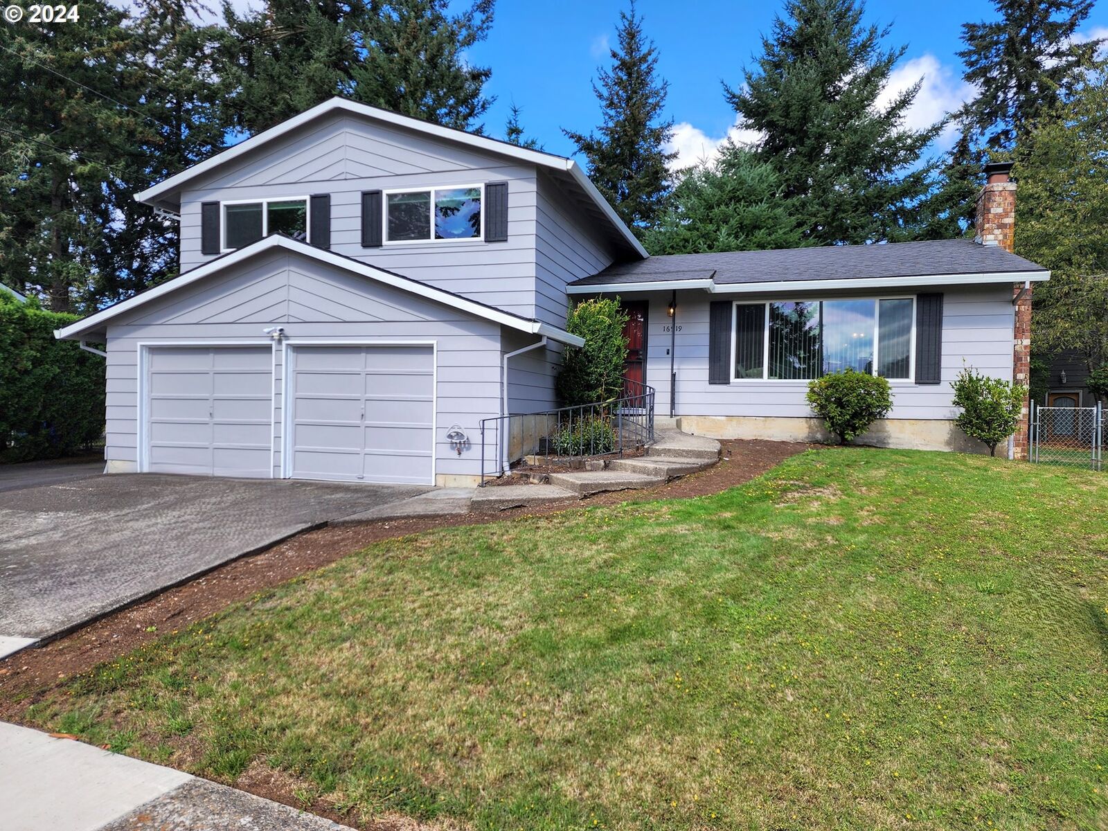 Property Photo: 16919 NE Davis St OR 97230