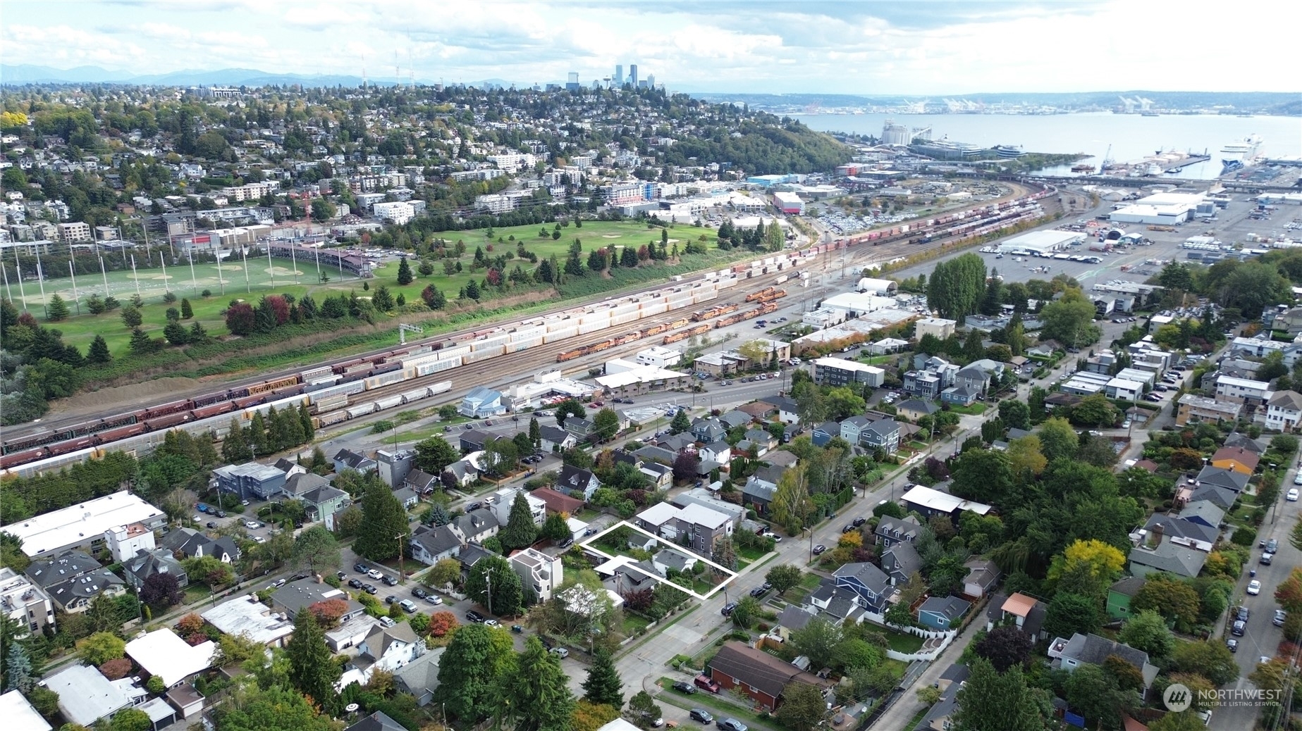 Property Photo:  2846 22nd Avenue W  WA 98199 