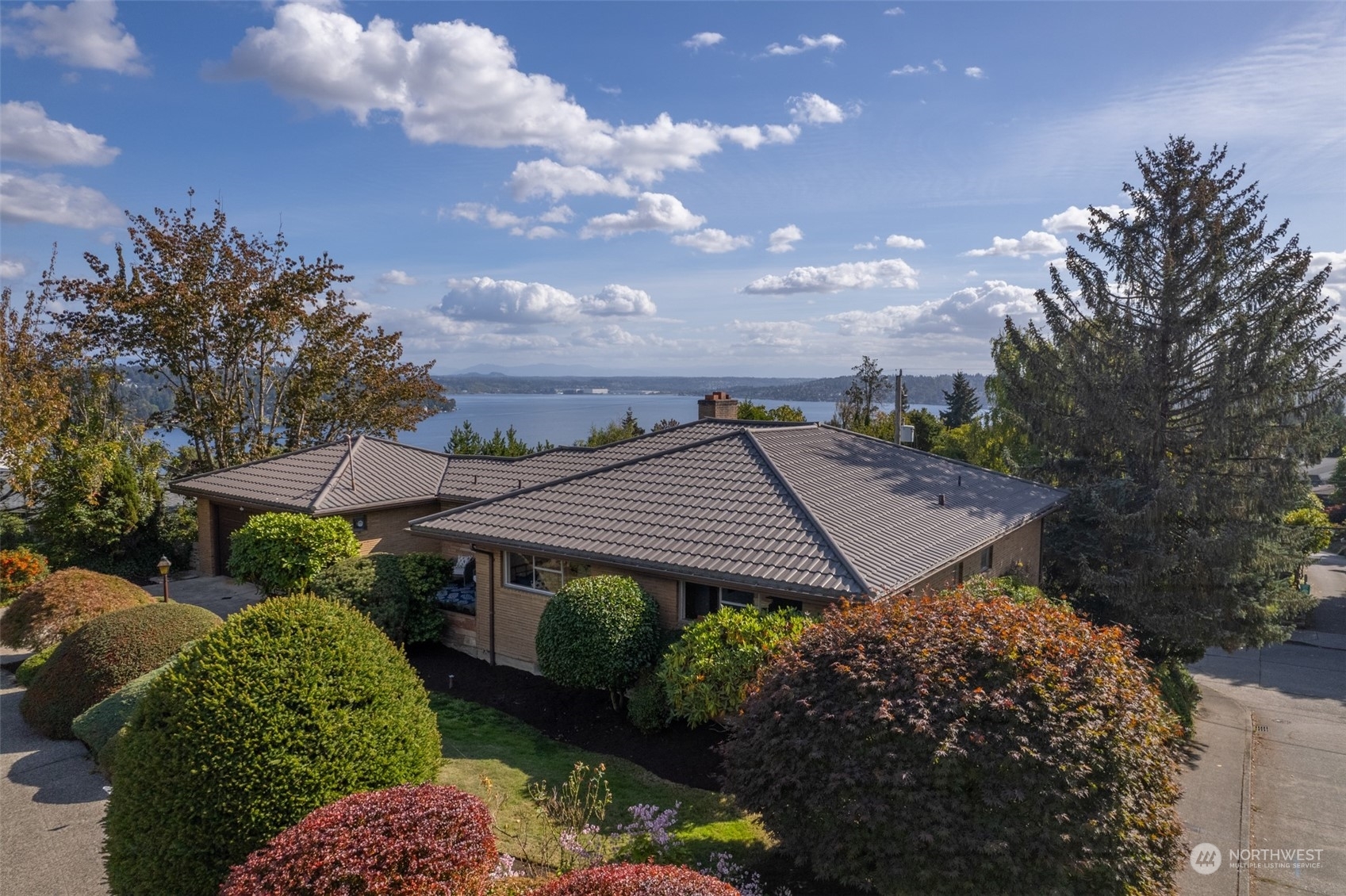 Property Photo:  6096 Upland Ter S  WA 98118 