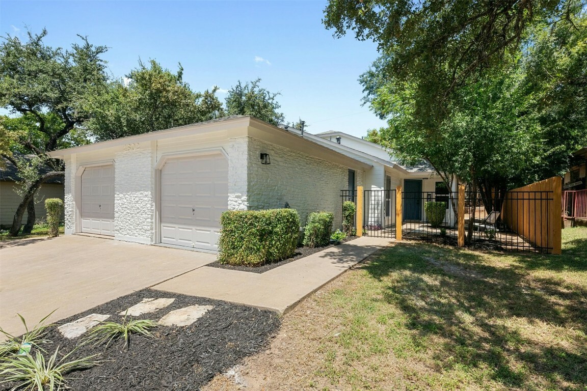 Property Photo: 4602 Brown Bark Place TX 78727