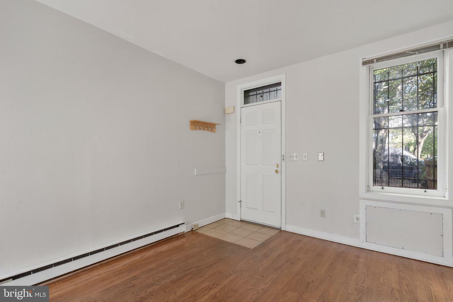 Property Photo:  642 9th Street NE  DC 20002 