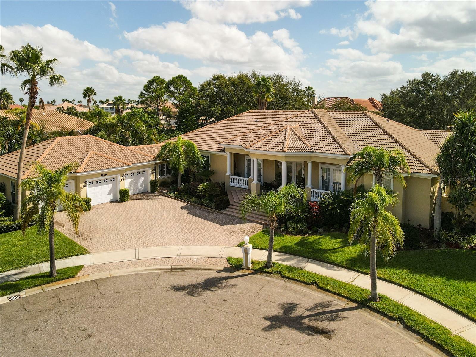 Property Photo:  5909 Menorca Lane  FL 33572 