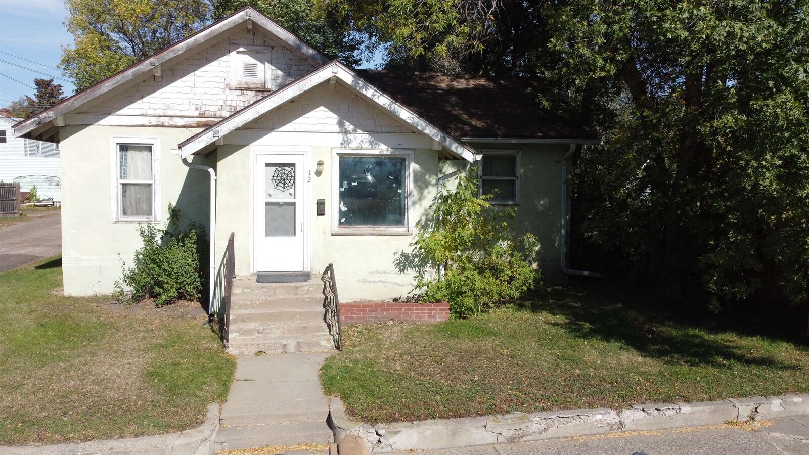 Property Photo: 12 8th Ave NW ND 58703