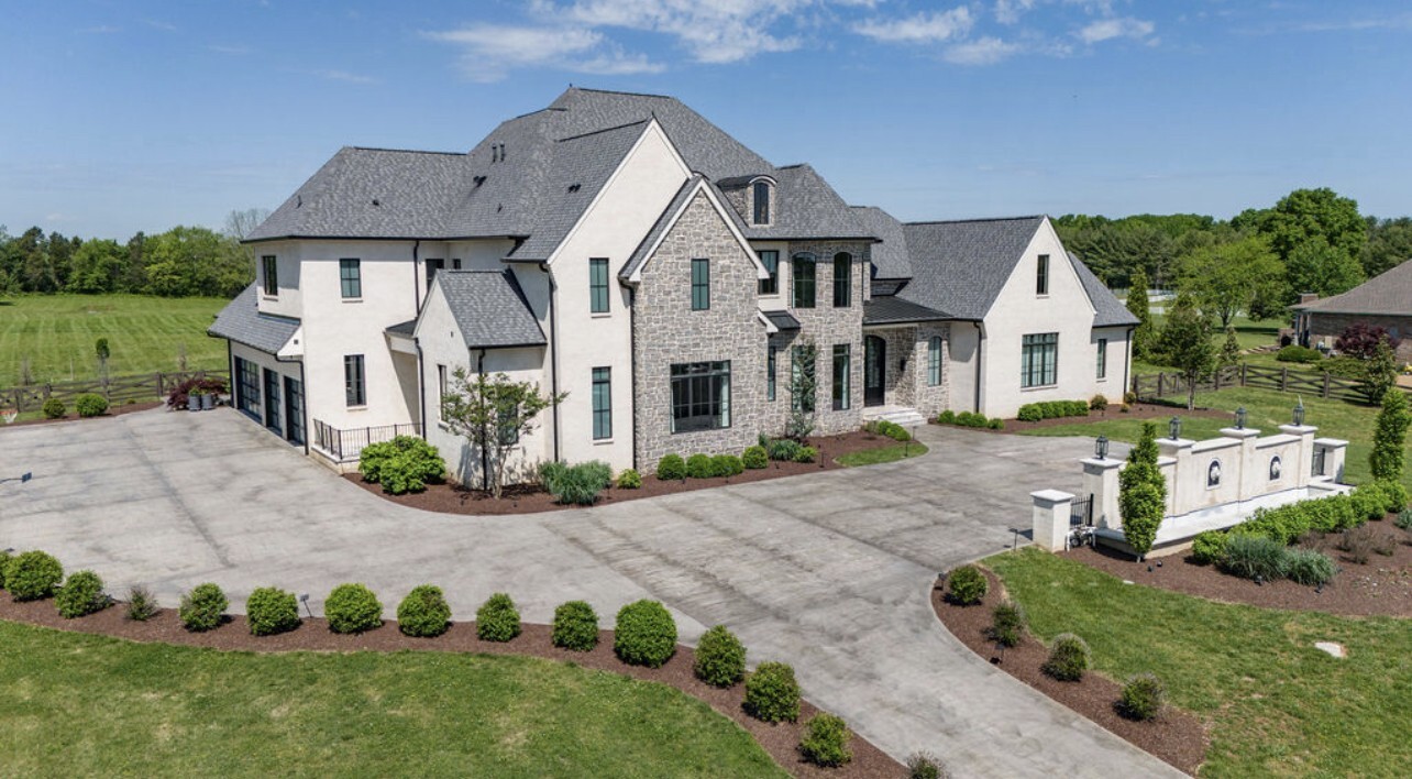 Property Photo:  1700 Mount Juliet Rd S  TN 37122 