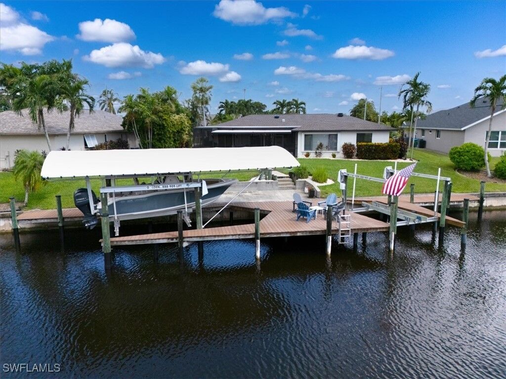 Property Photo: 3832 SE 13th Avenue FL 33904