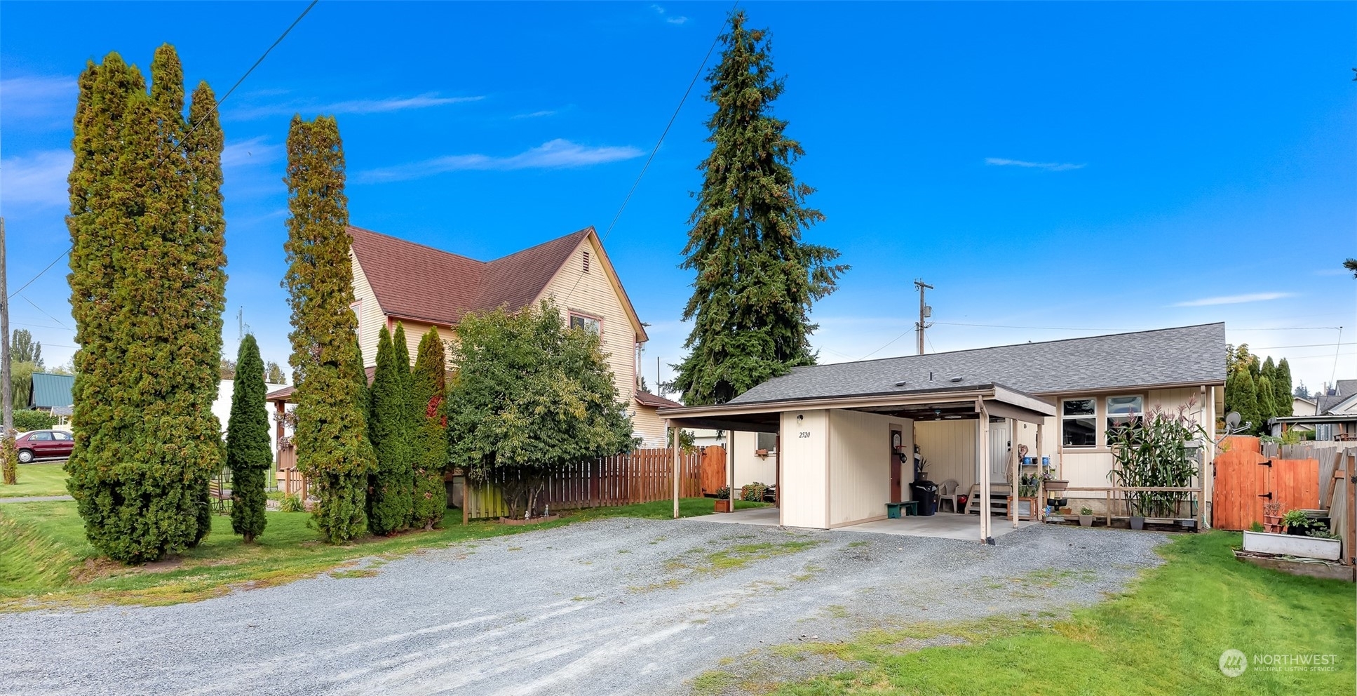 Property Photo:  2520  Valencia Street  WA 98226 