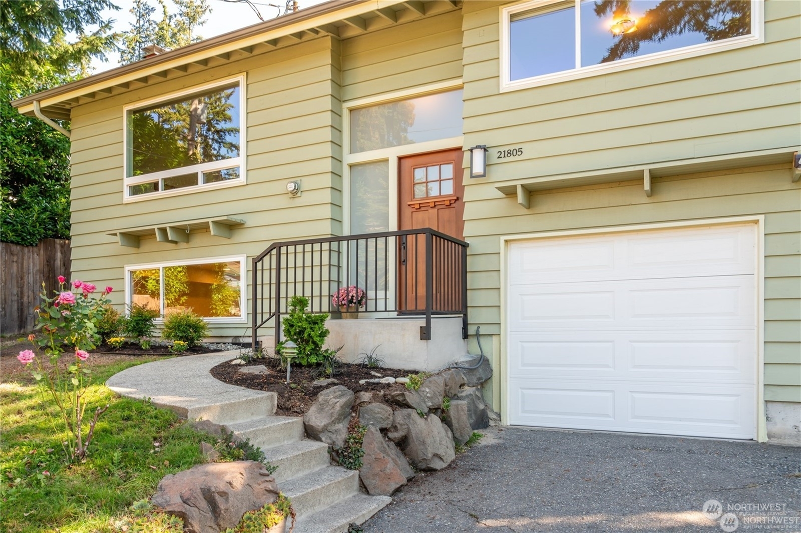 Property Photo:  21805 93rd Place W  WA 98020 