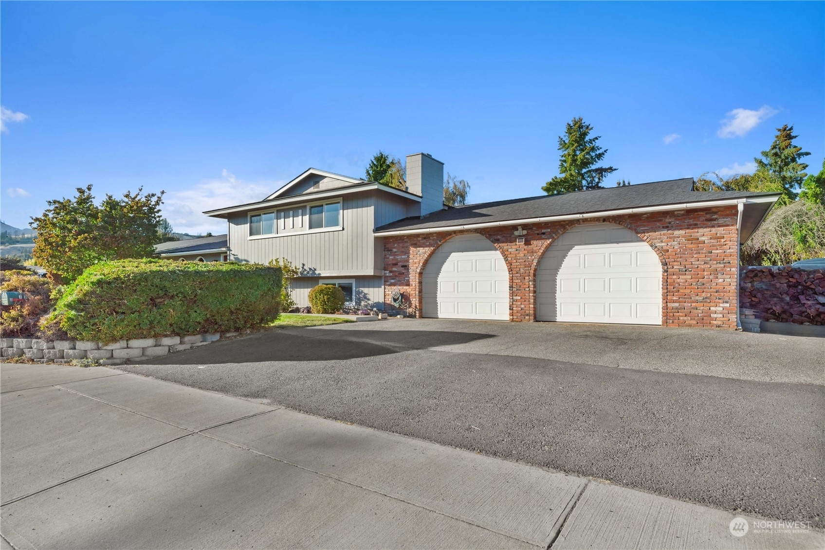 Property Photo:  1622 Maple Street  WA 98801 