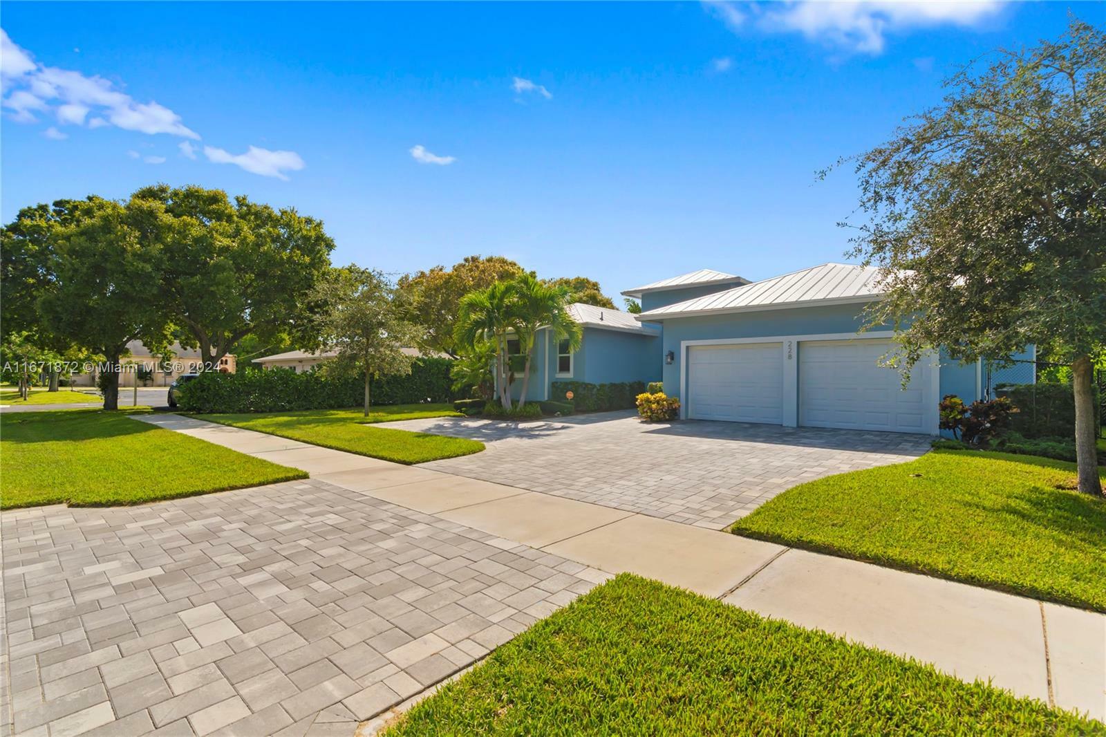 Property Photo:  228 SW 4th Ave  FL 33444 