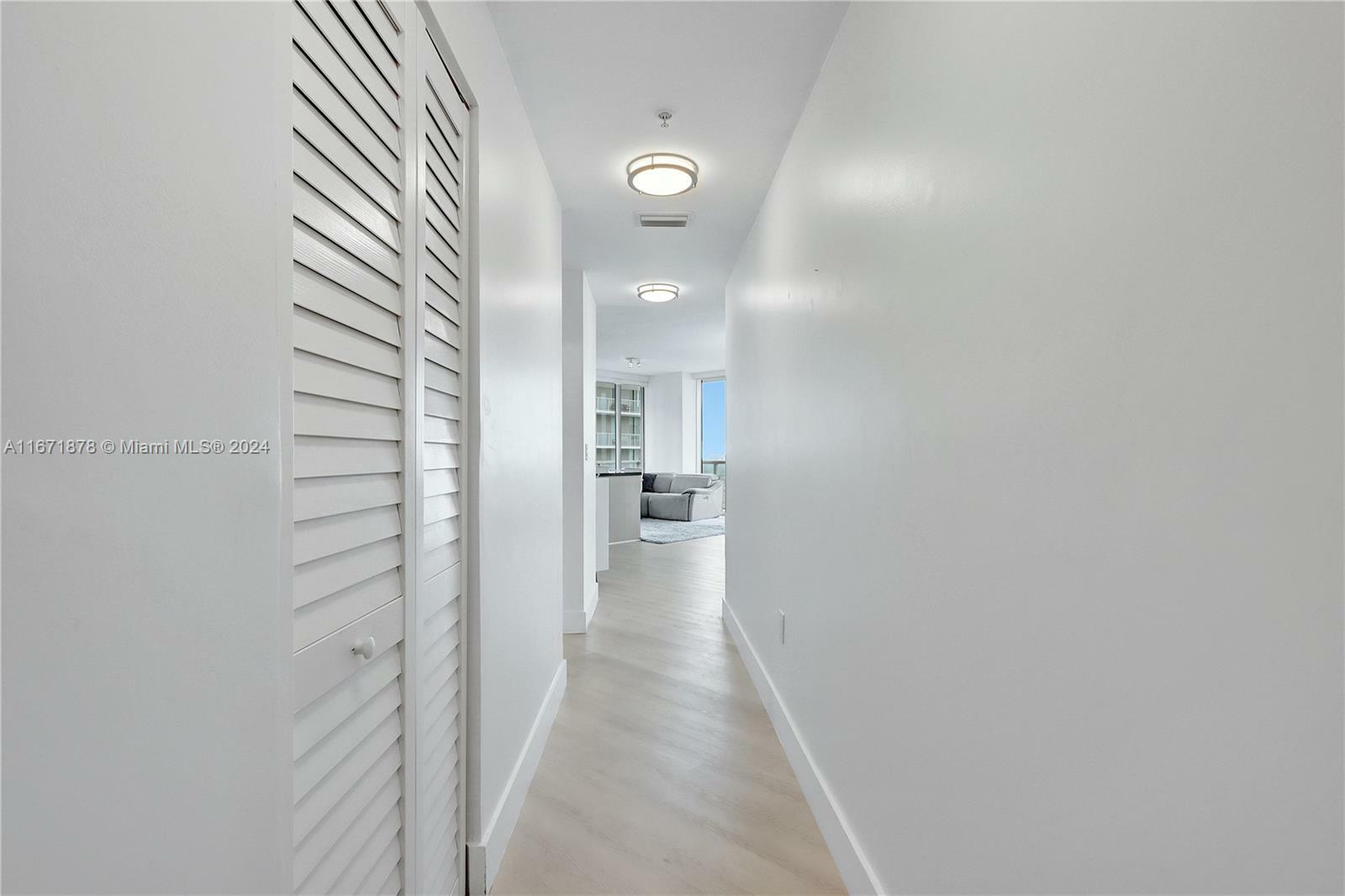 Property Photo:  1111 SW 1st Ave 2814-N  FL 33130 