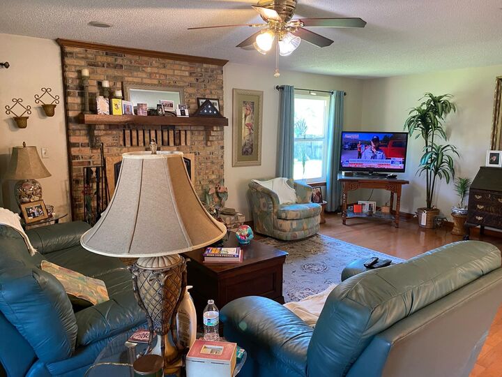 Property Photo: 1113 Sandalwood Circle FL 32578