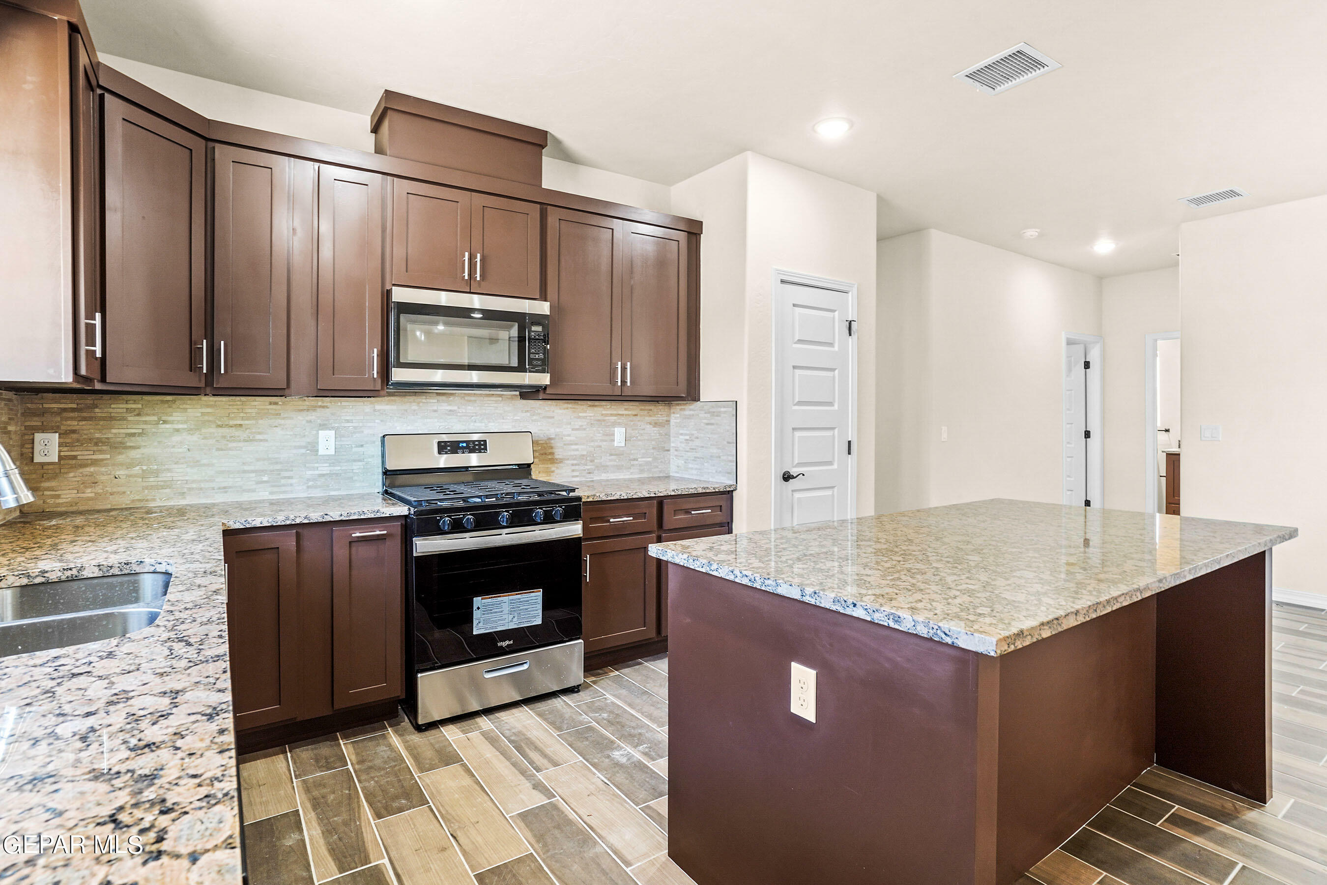 Property Photo:  871 Country Club Road 1C  TX 79932 