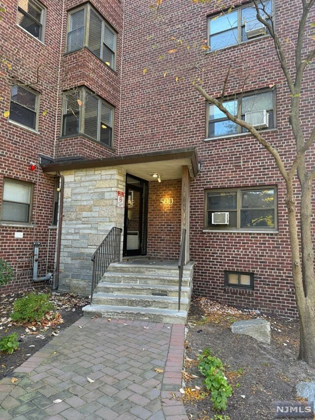 Property Photo:  500 Linwood Drive 3D  NJ 07024 