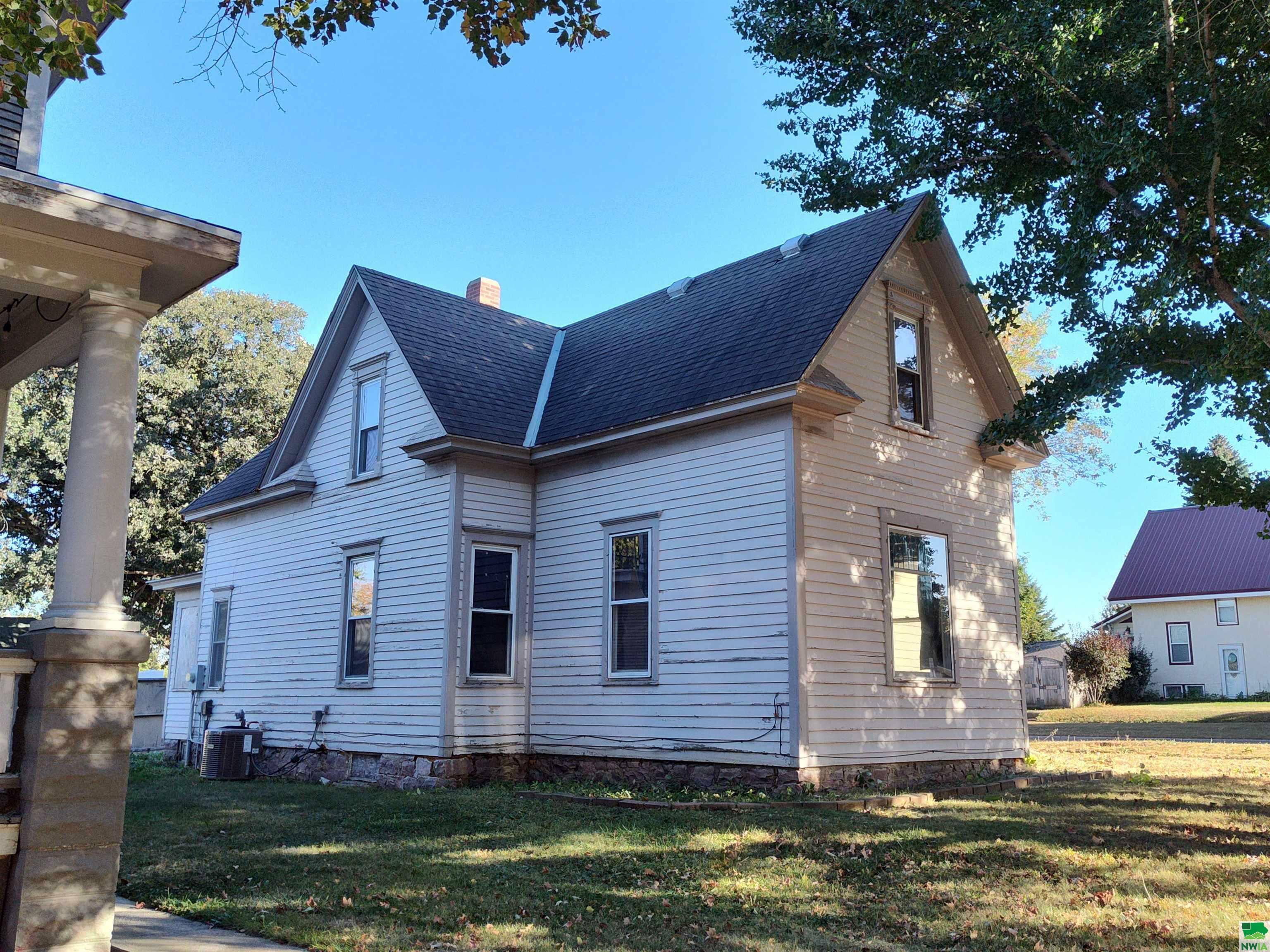 Property Photo:  409 7th Ave S  IA 51246 