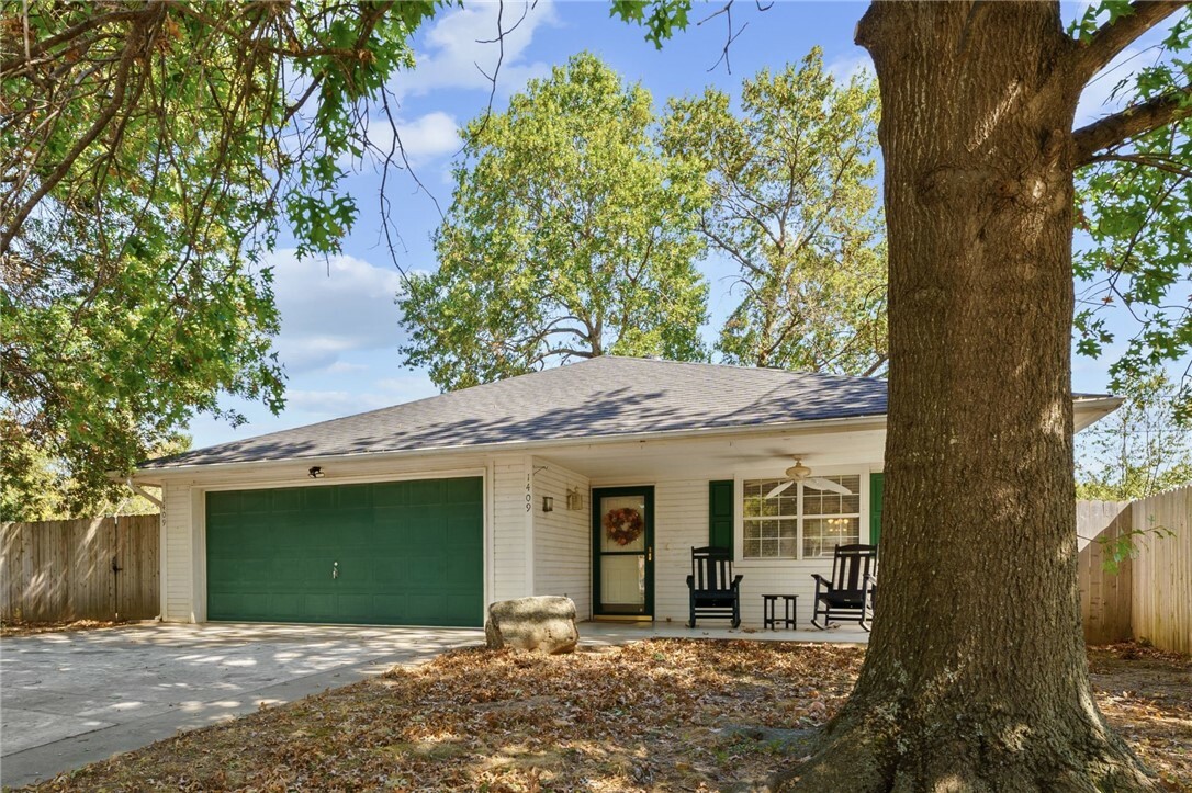 Property Photo:  1409 S Arkansas Street  AR 72756 