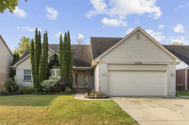 Property Photo:  21242 Clear Creek Boulevard  MI 48036 