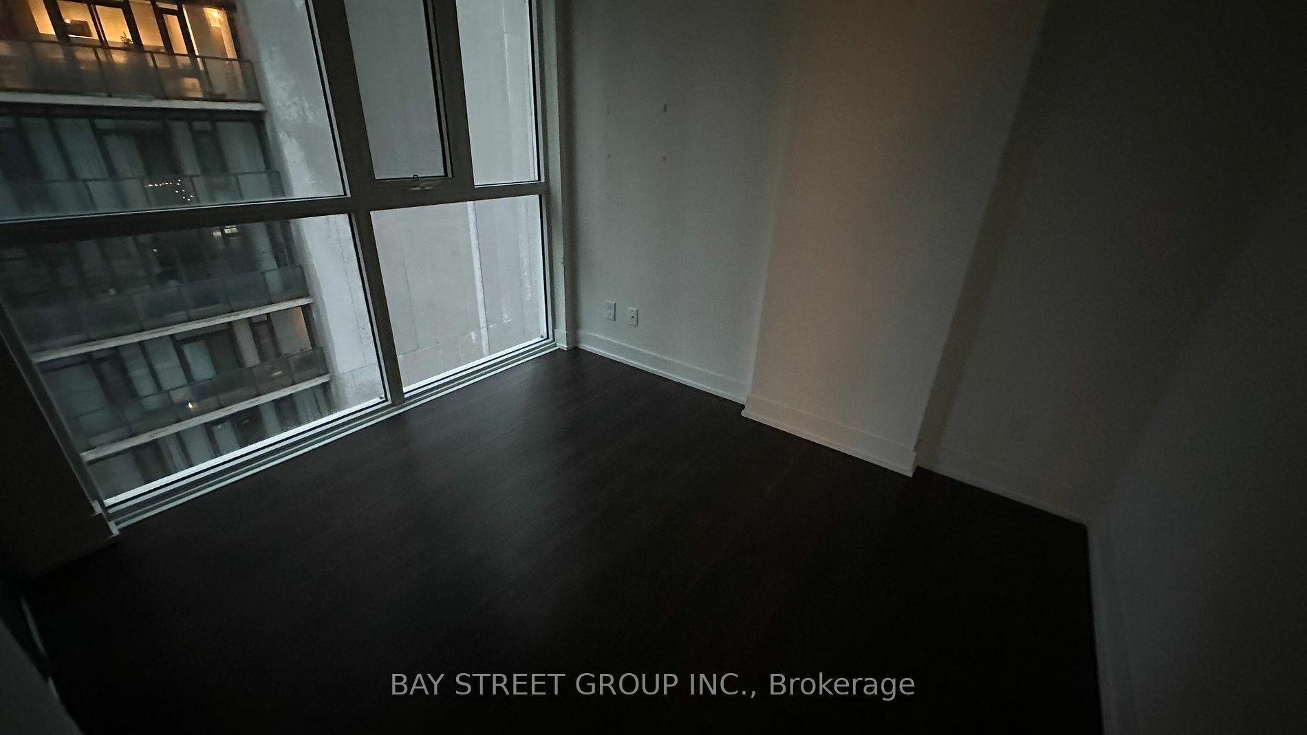 Property Photo:  318 Richmond St 1809  ON M5V 1X2 