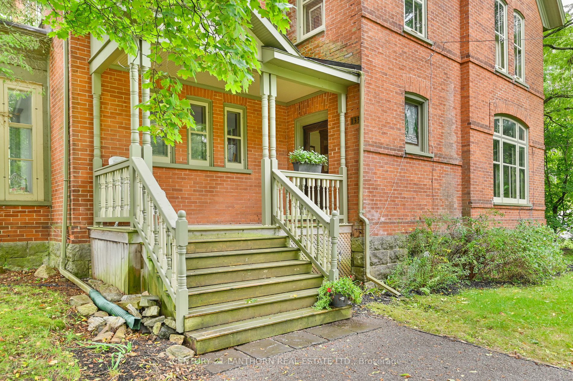 Property Photo:  133 St Lawrence St W  ON K0K 2K0 