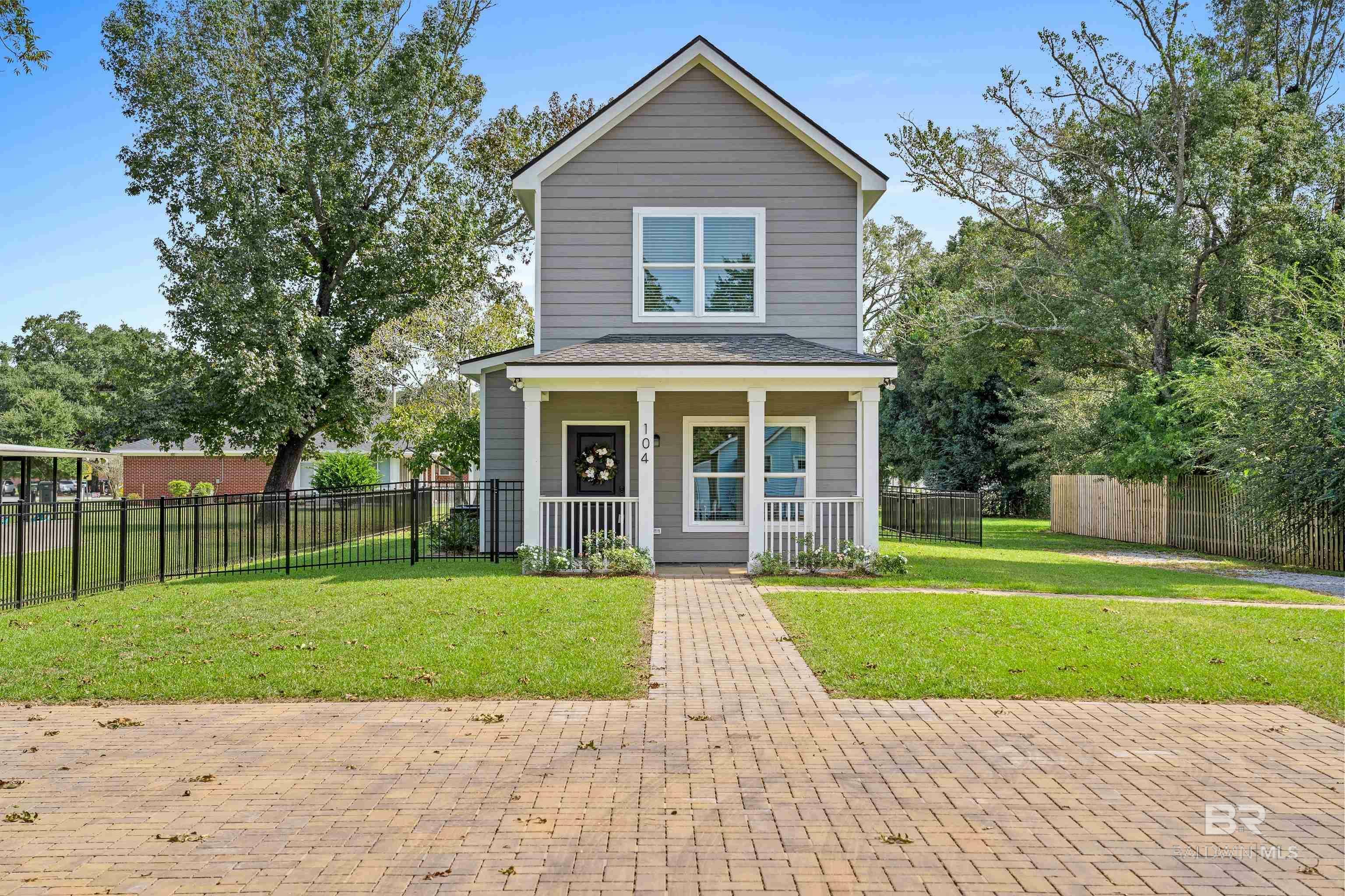 Property Photo:  104 NE 3rd Street  AL 36580 