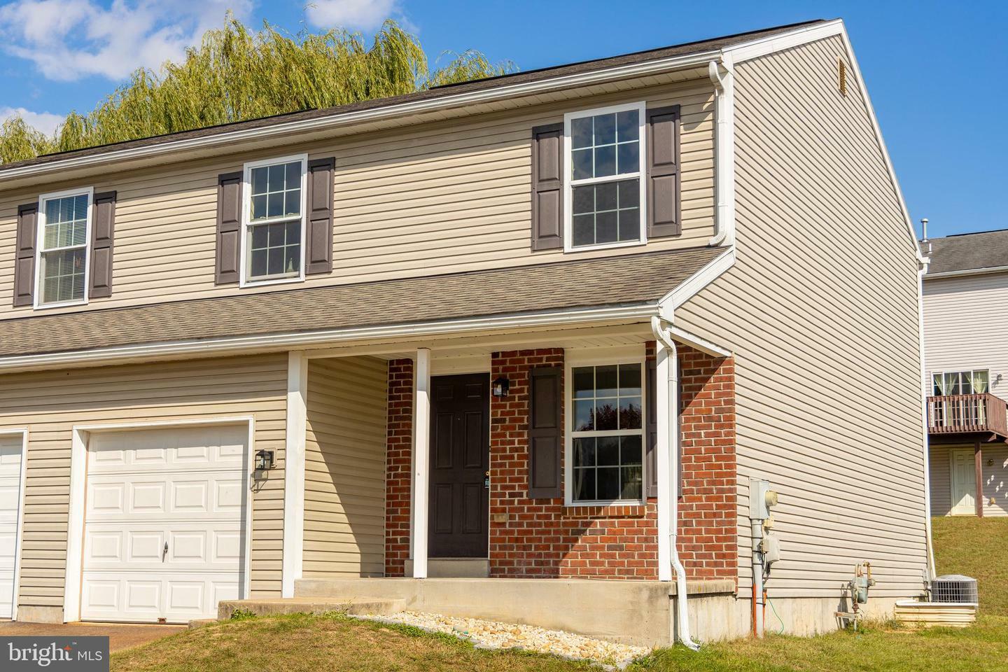 Property Photo:  1027 Alexander Drive  PA 19560 