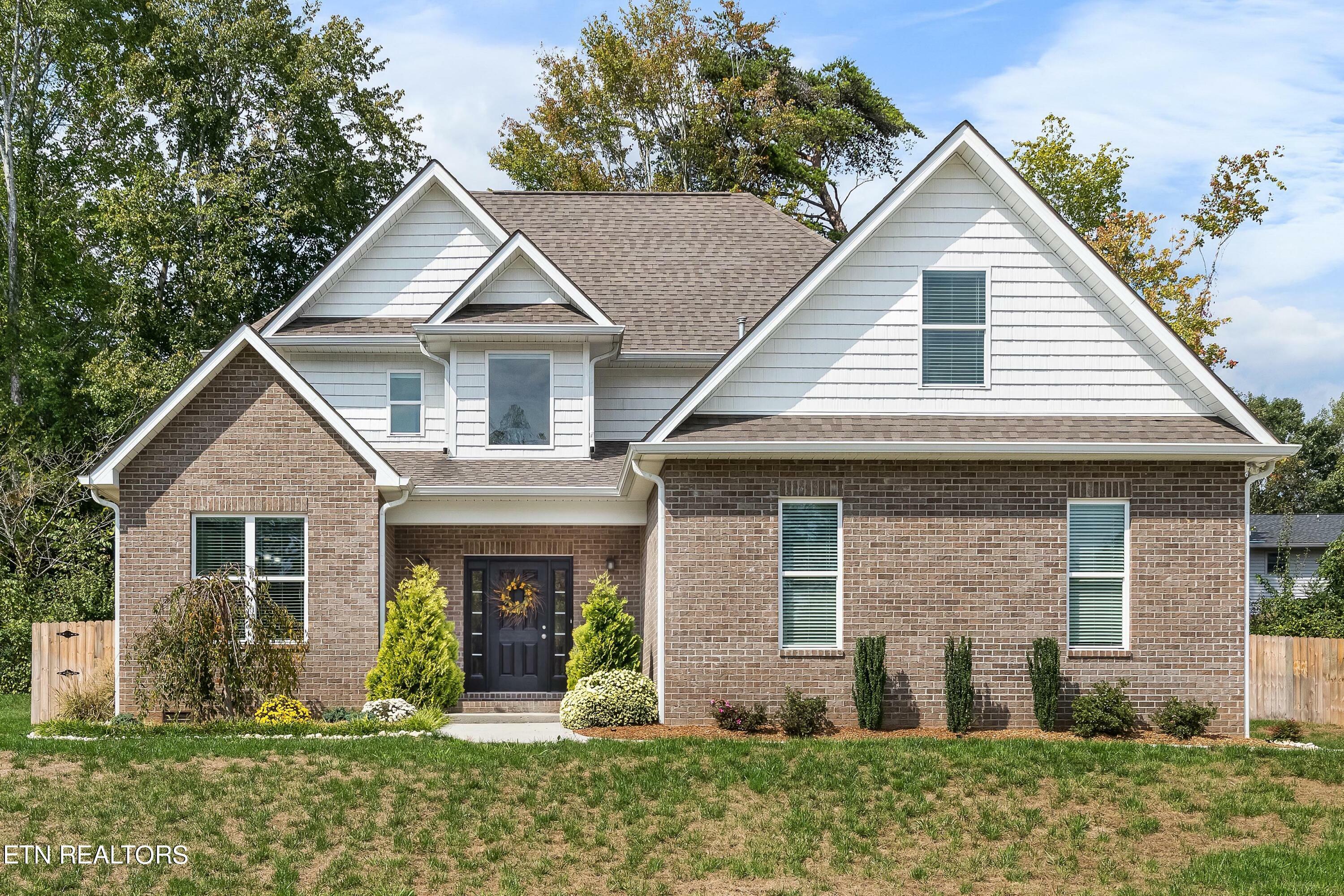 Property Photo:  107 Crossroads Blvd  TN 37830 