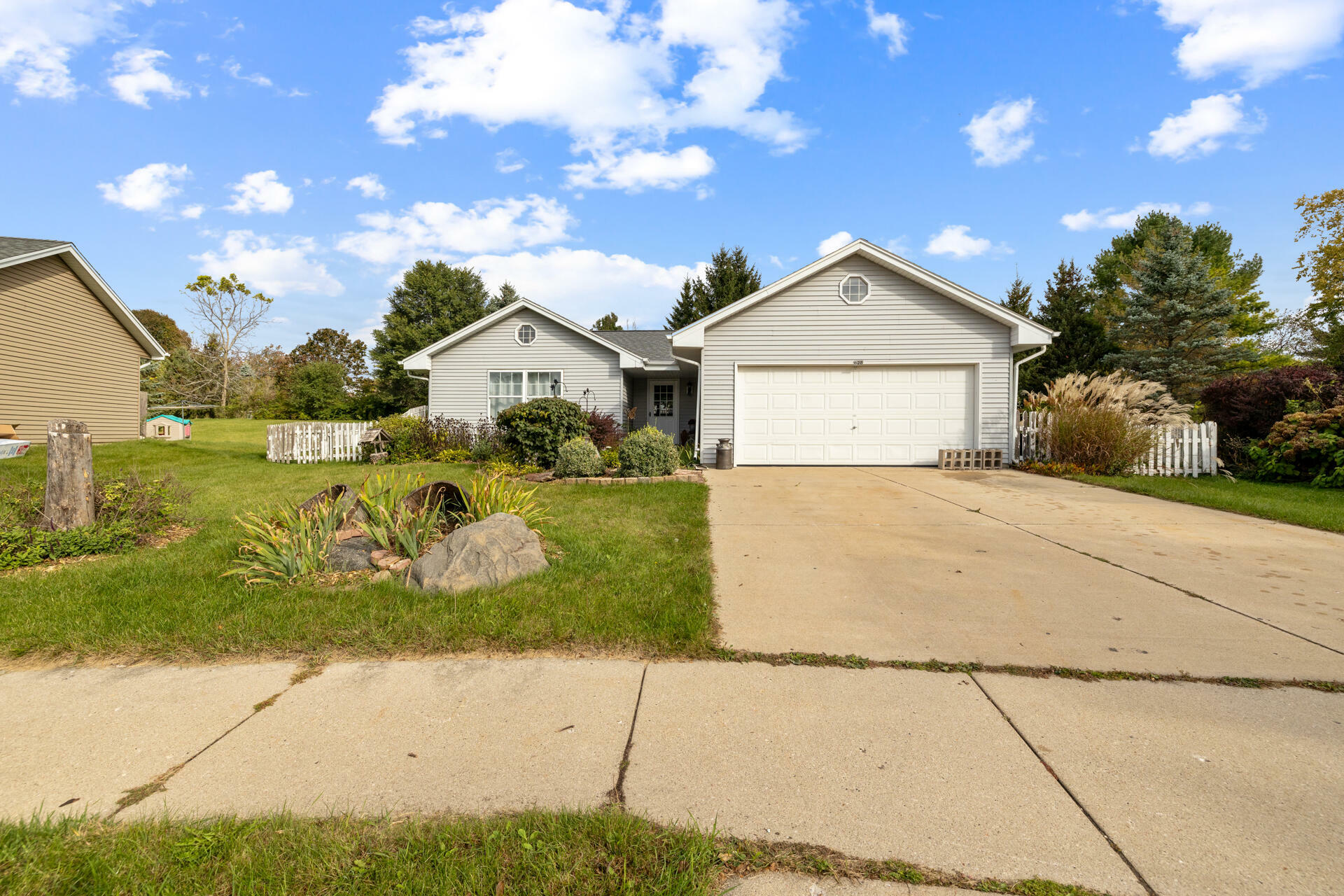 Property Photo:  628 Cleveland Ave  WI 53027 