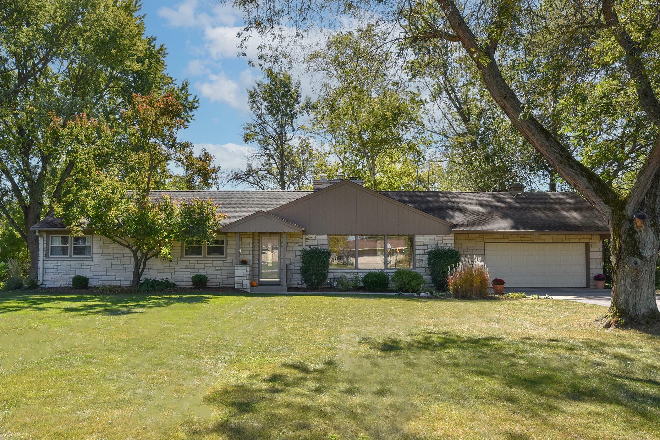 Property Photo:  5405 W Hillcrest Dr  WI 53092 