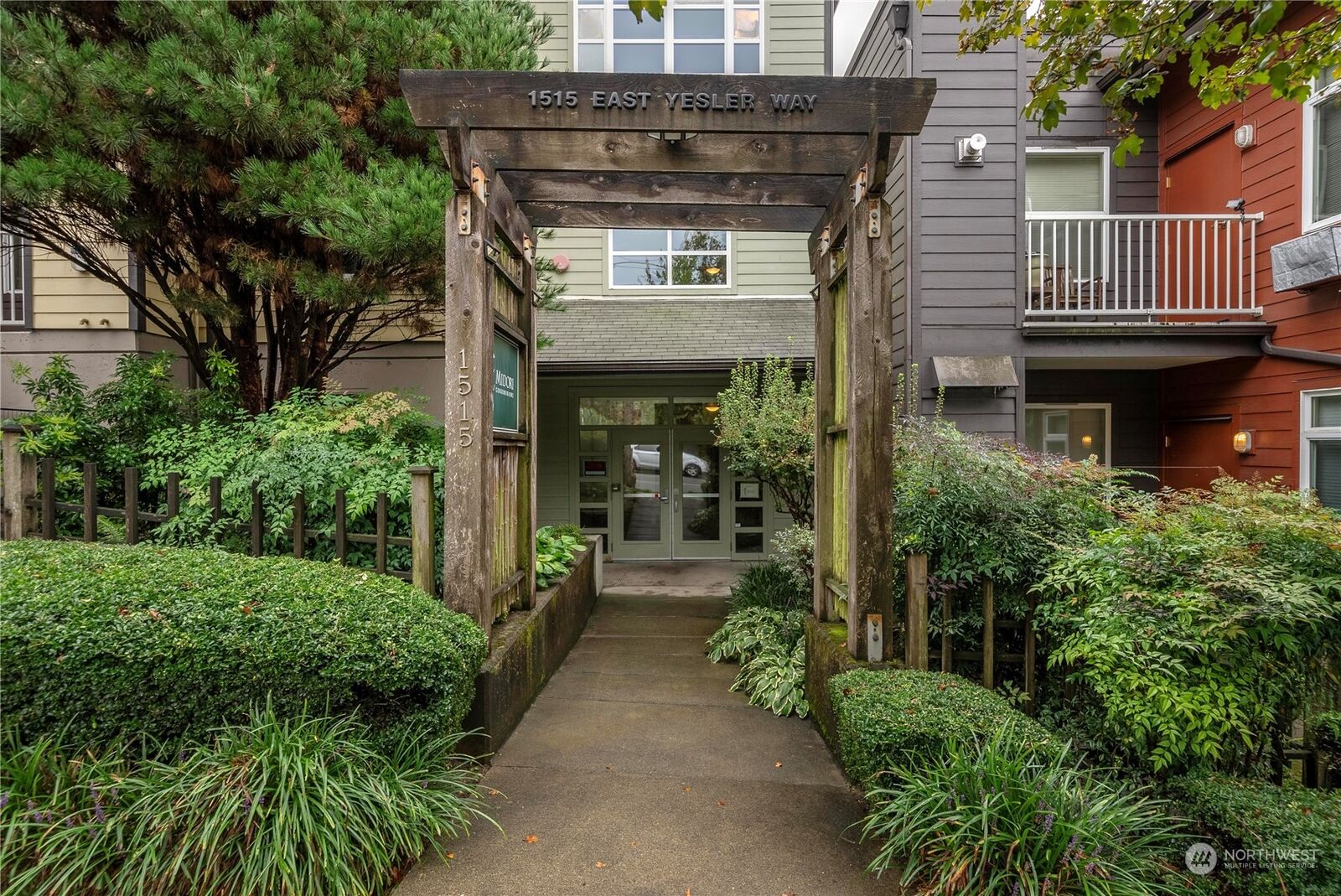 Property Photo:  1515 E Yesler Way 305  WA 98122 