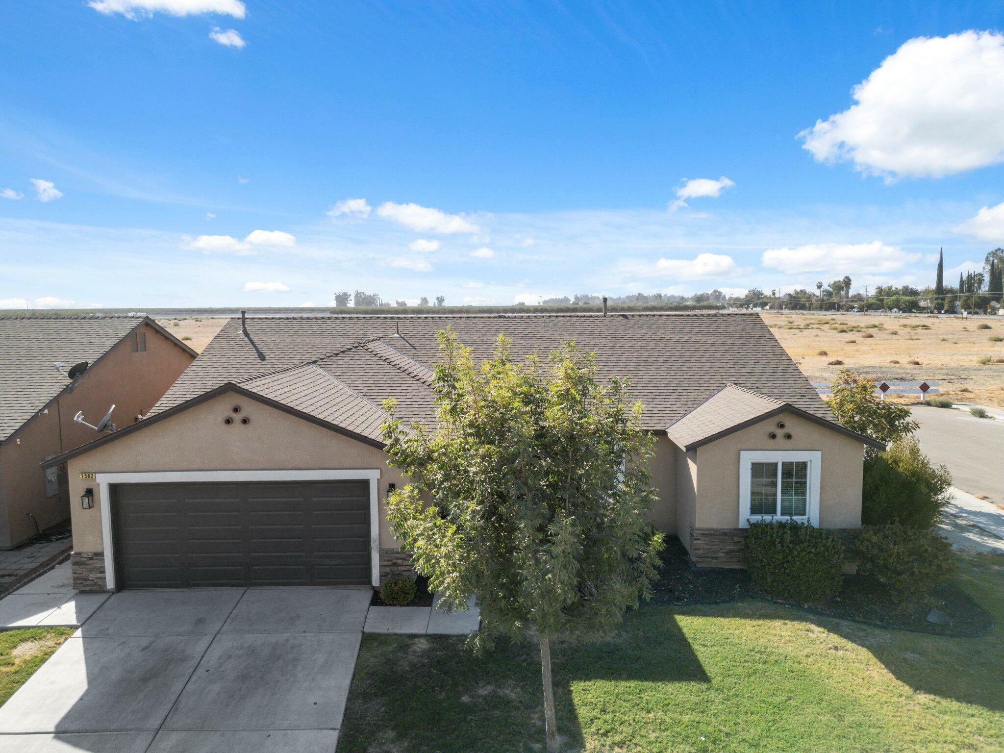 Property Photo:  1502 Sequoia Avenue  CA 93212 