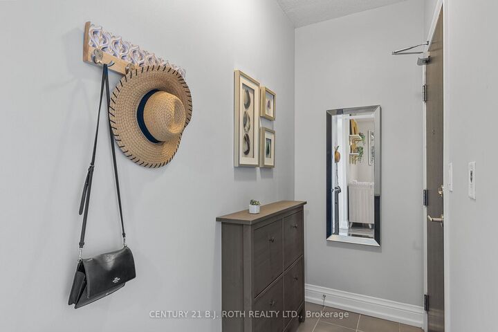 Property Photo:  3504 Hurontario St 2301  ON L5B 0B9 