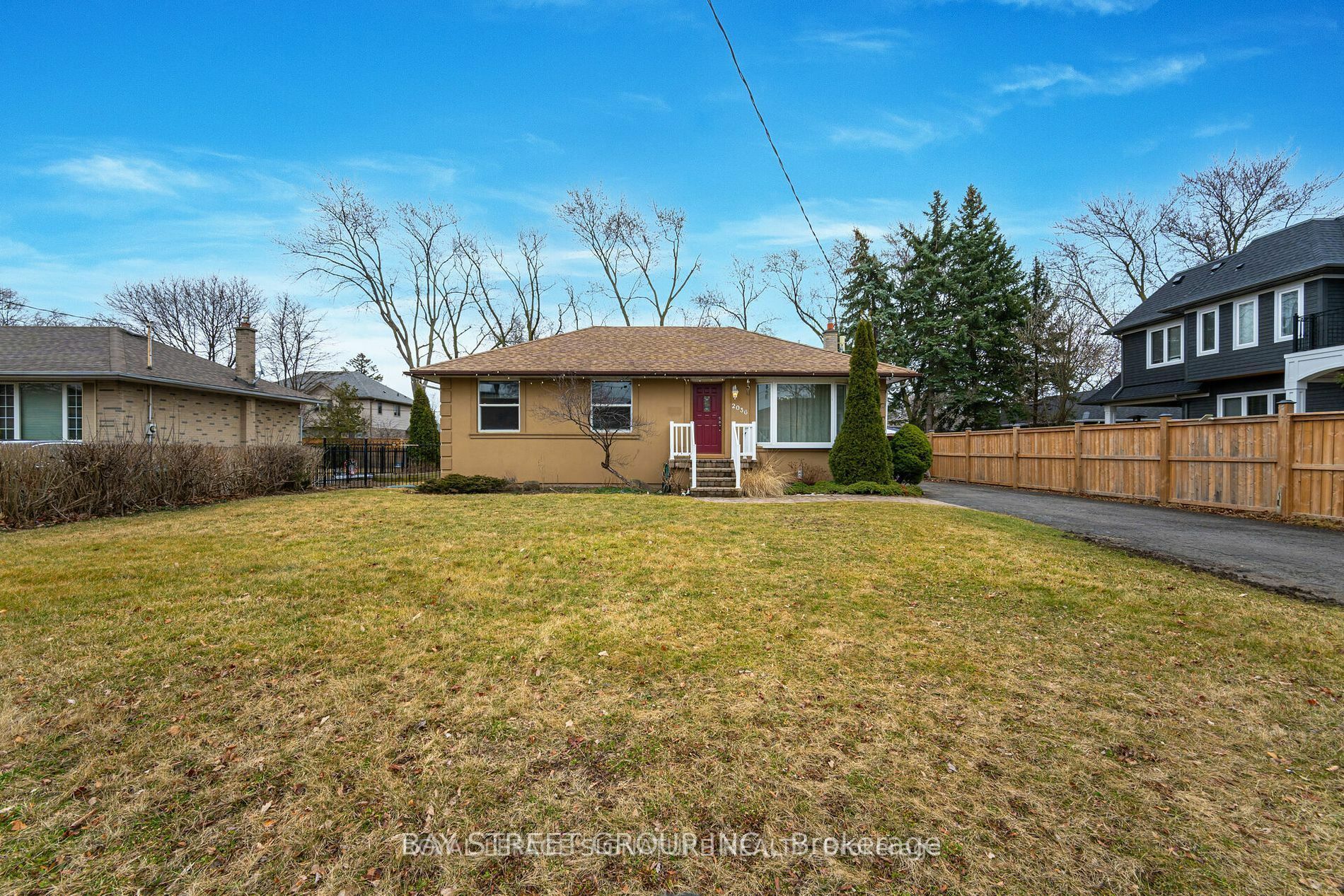 Property Photo:  2036 Constance Dr  ON L6J 2V5 