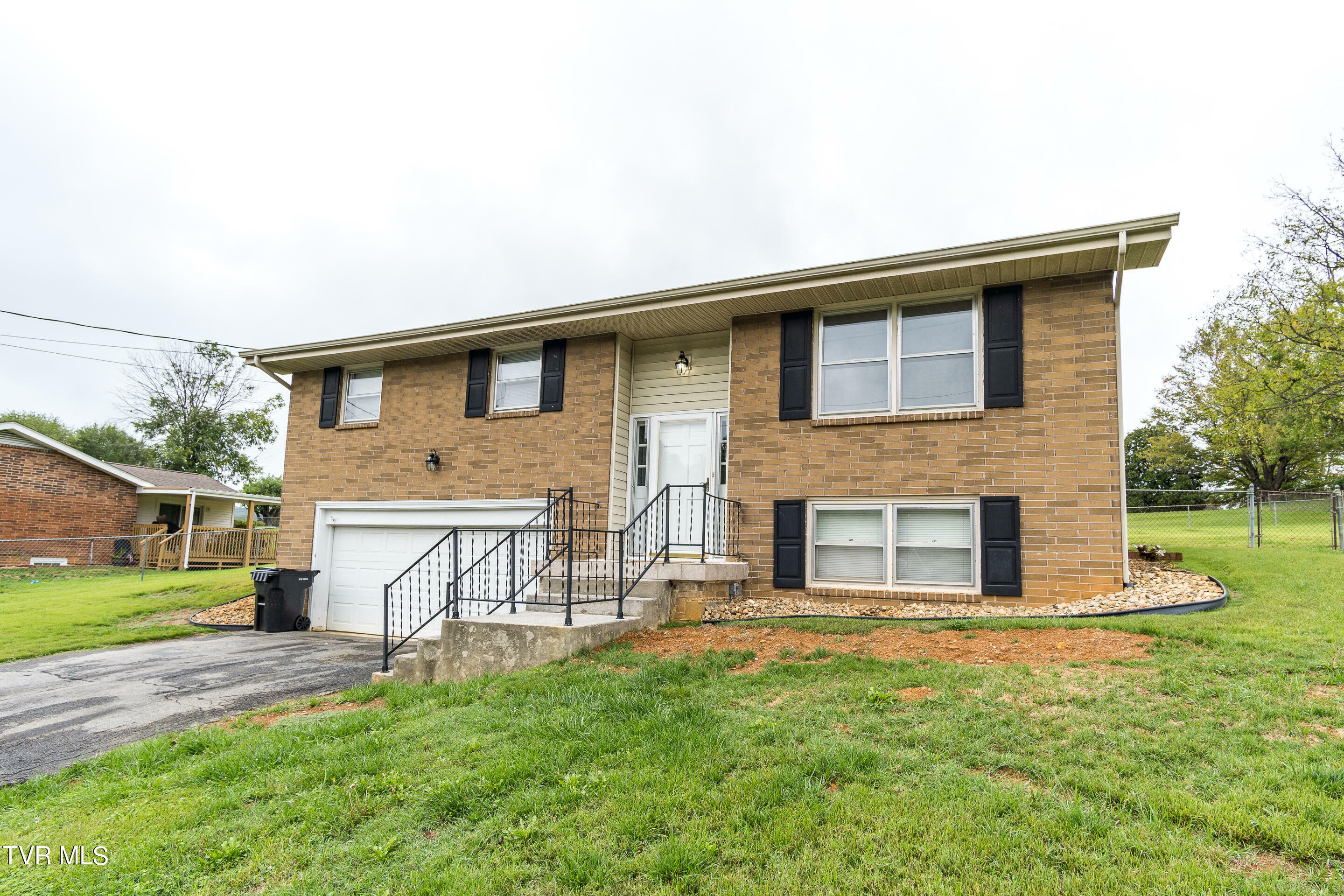 Property Photo: 300 Ridgemont Street TN 37620